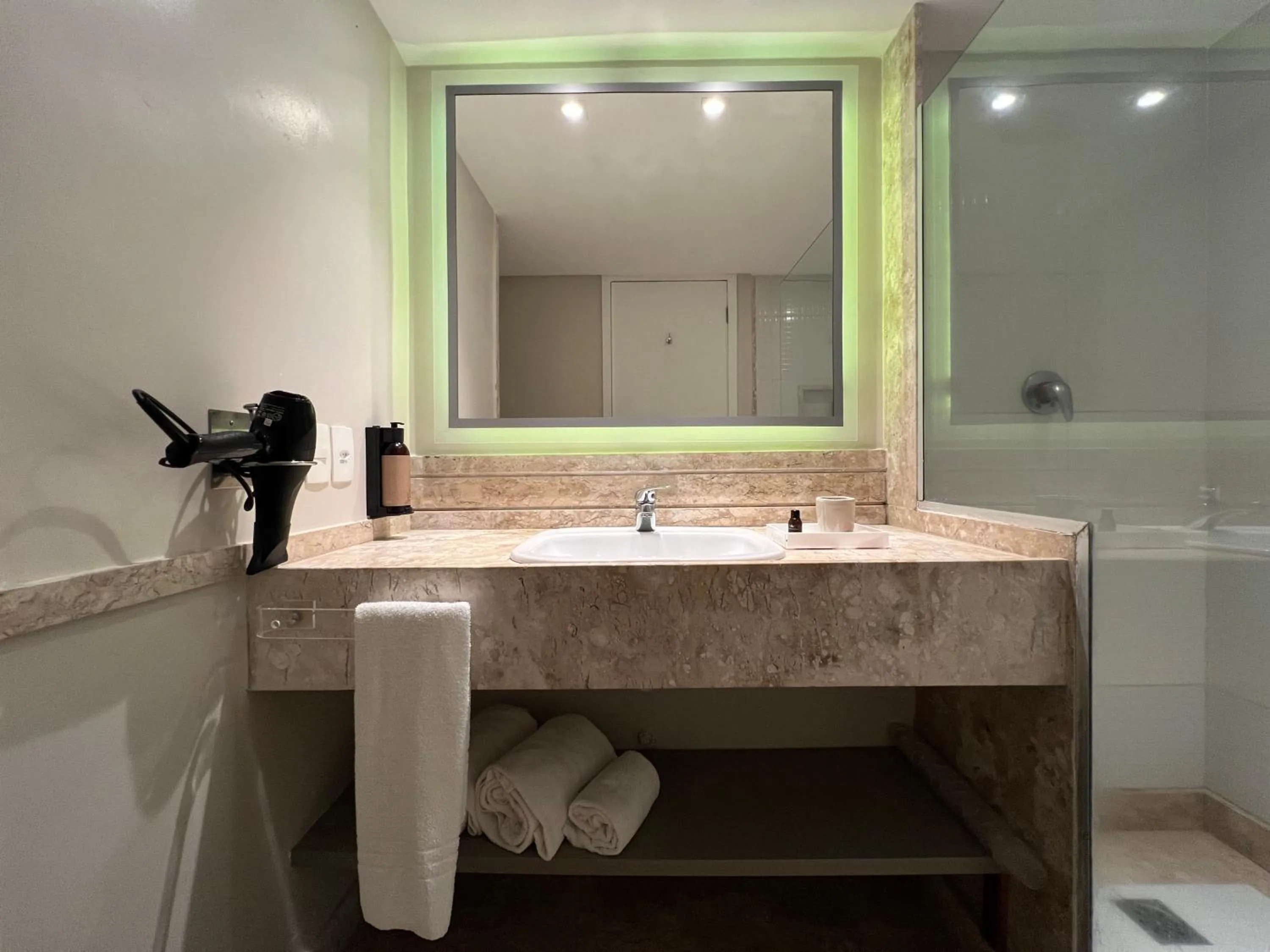 Bathroom in Hotel Atlante Plaza
