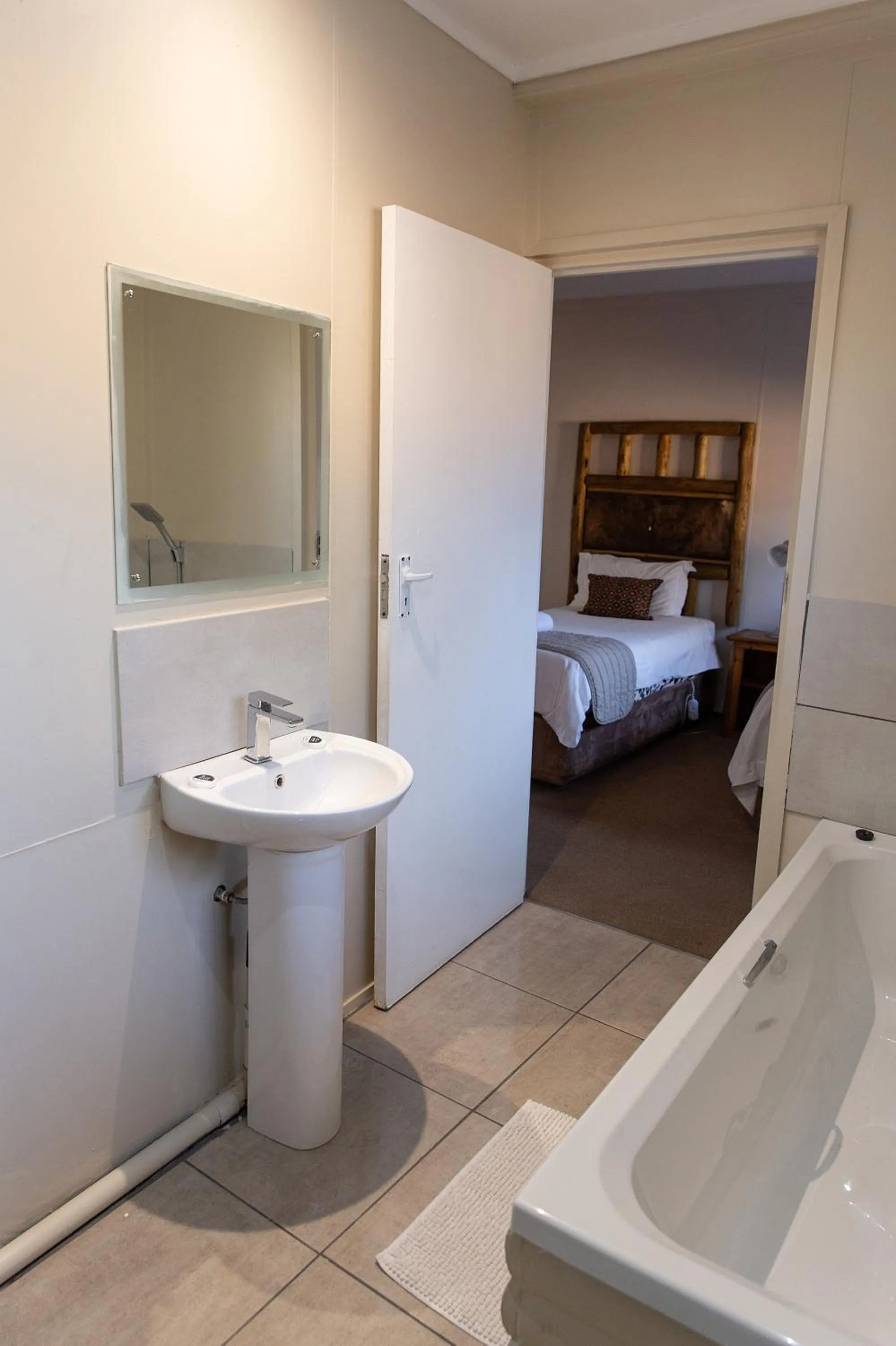 Bed in Riverside Lodge & Conference Center