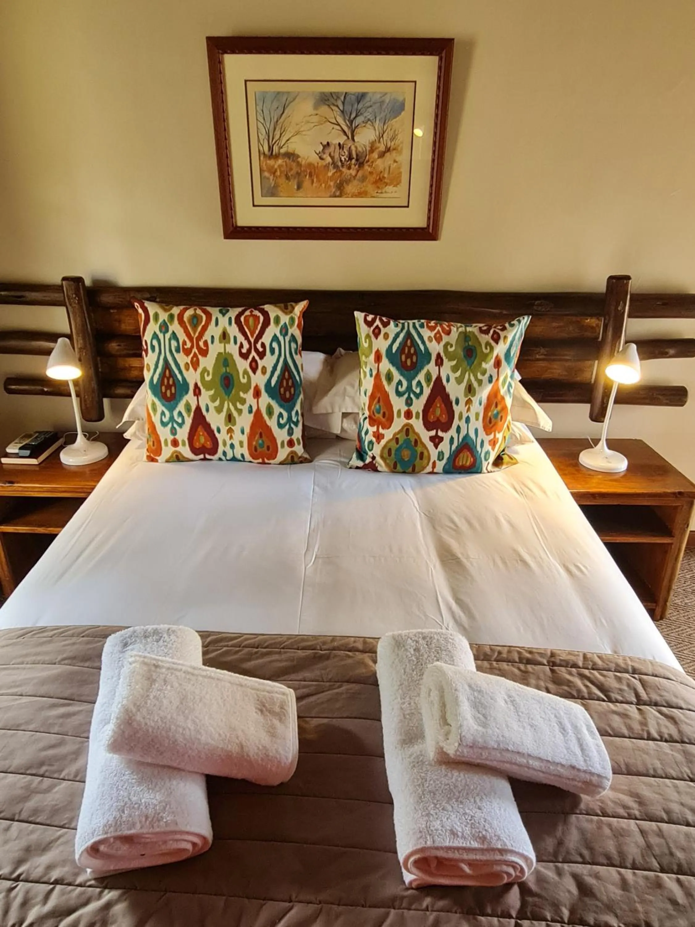 Bed in Riverside Lodge & Conference Center