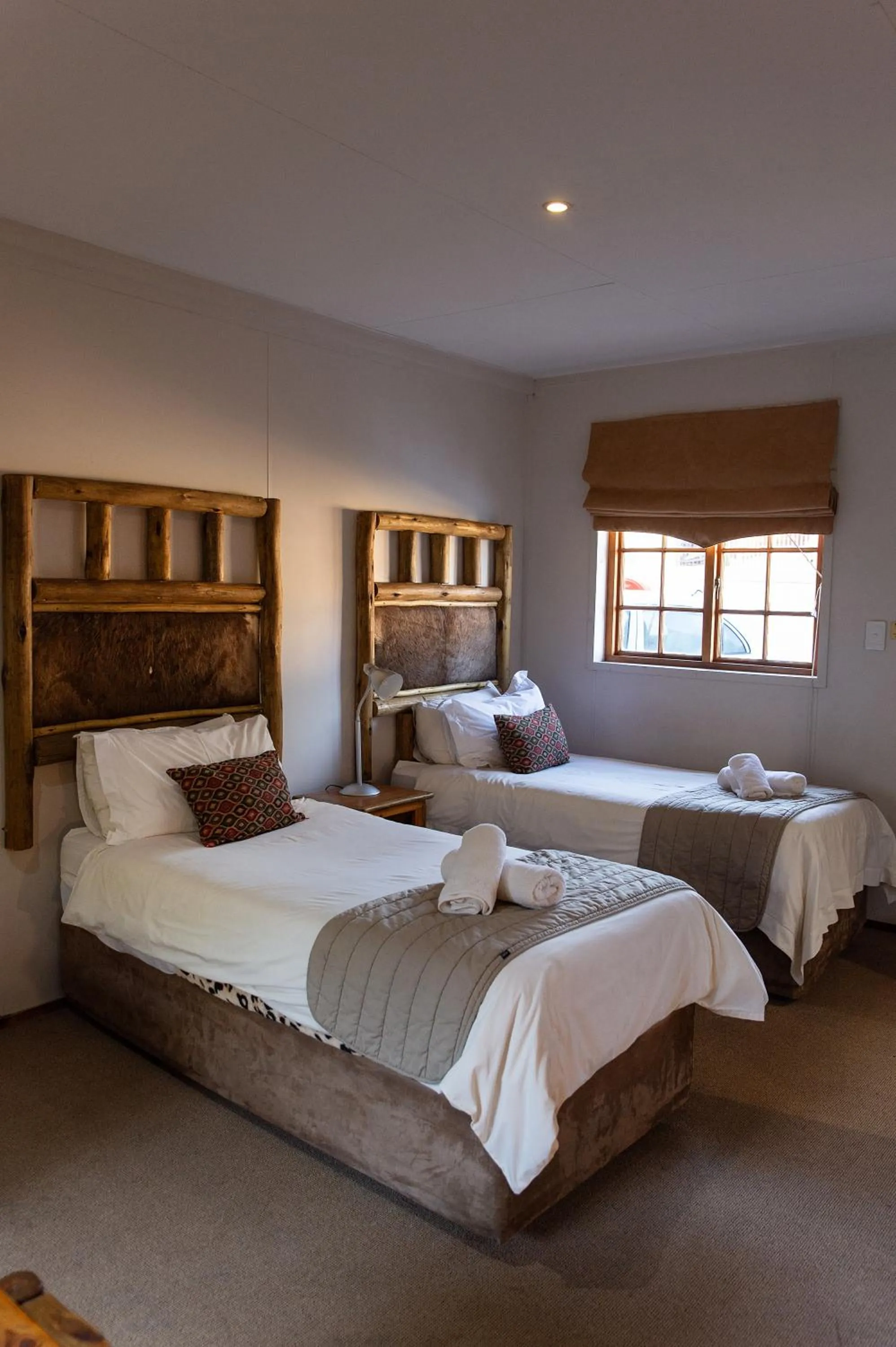 Bed in Riverside Lodge & Conference Center