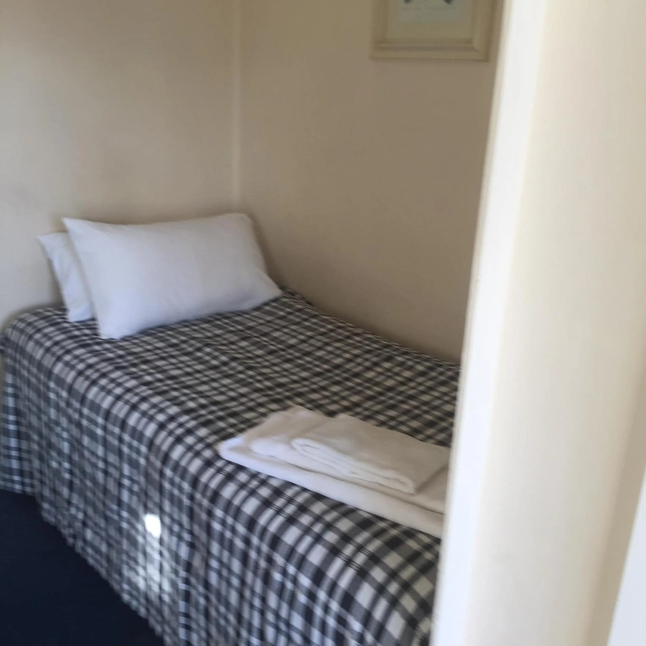 Bed in Colnbrook Lodge Guest House