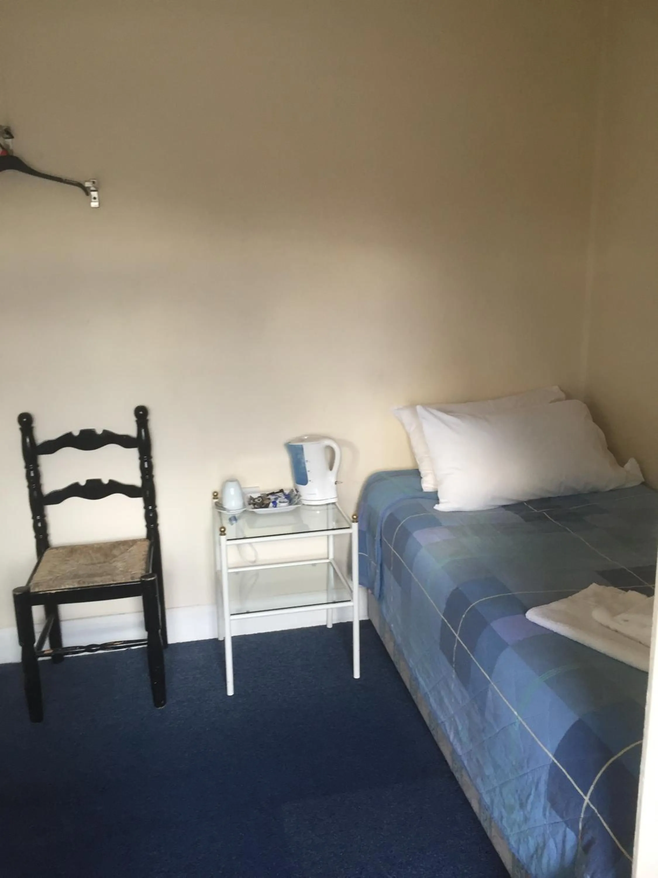 Bedroom, Bed in Colnbrook Lodge Guest House