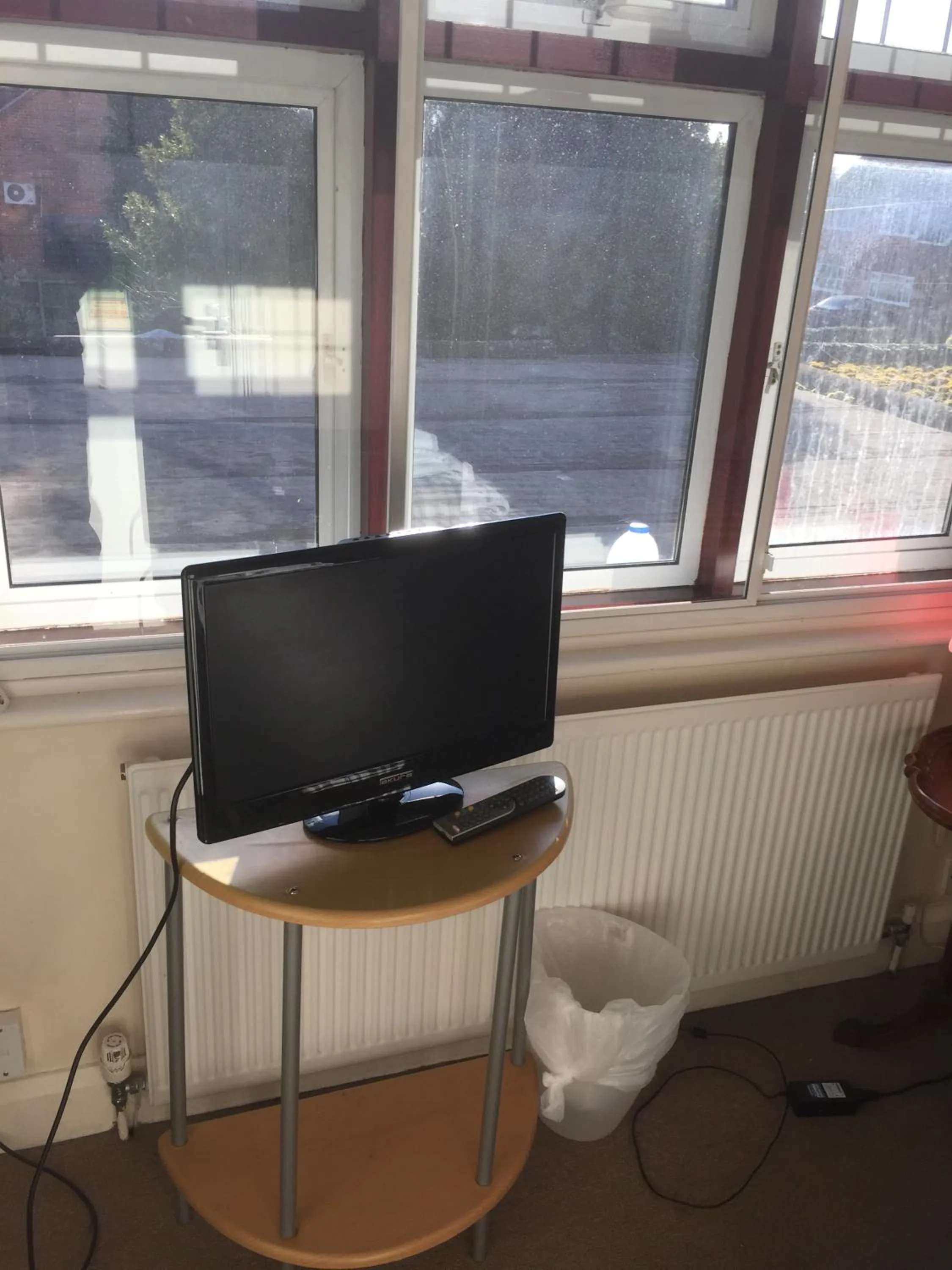 TV and multimedia in Colnbrook Lodge Guest House