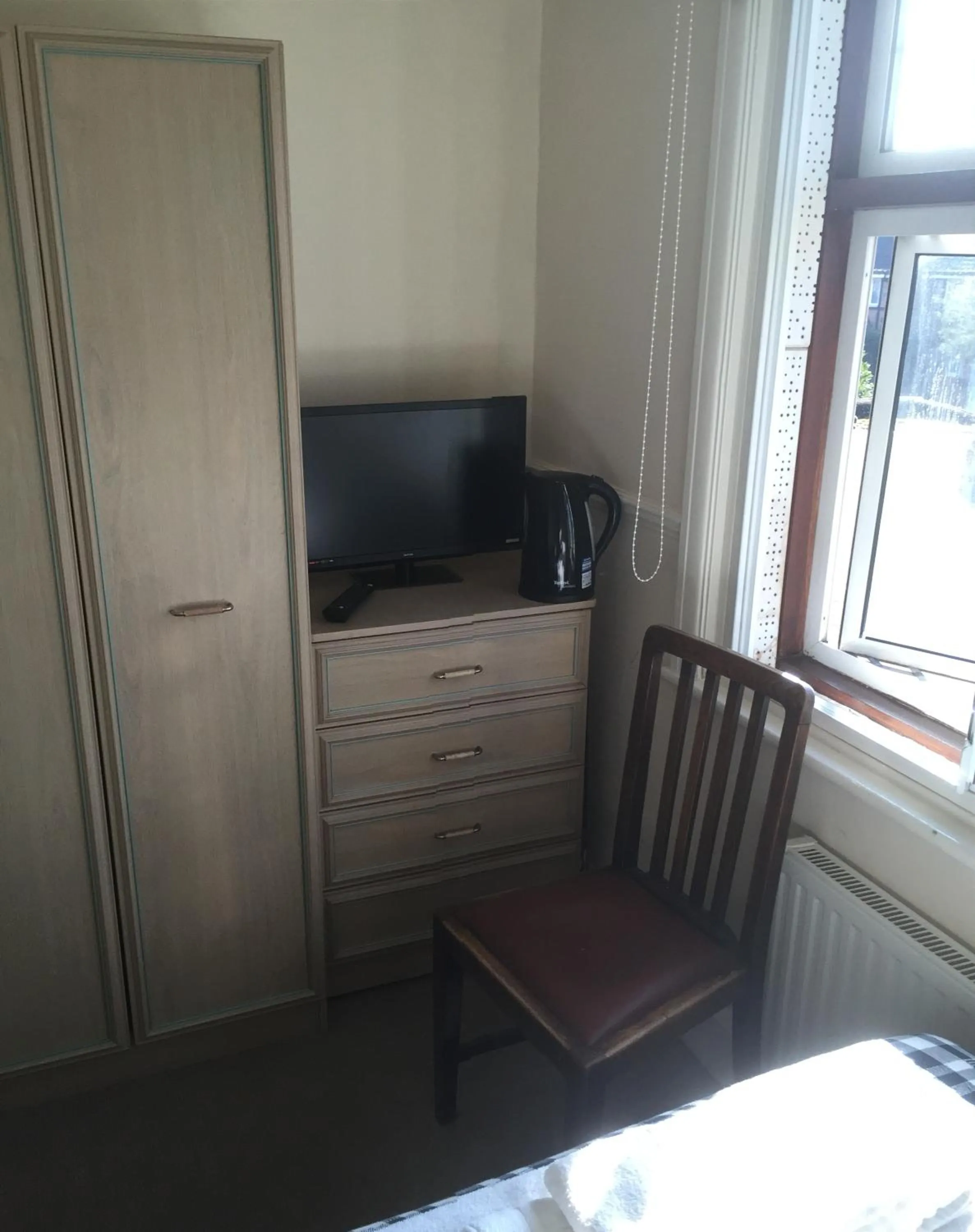 Bedroom, Bed in Colnbrook Lodge Guest House