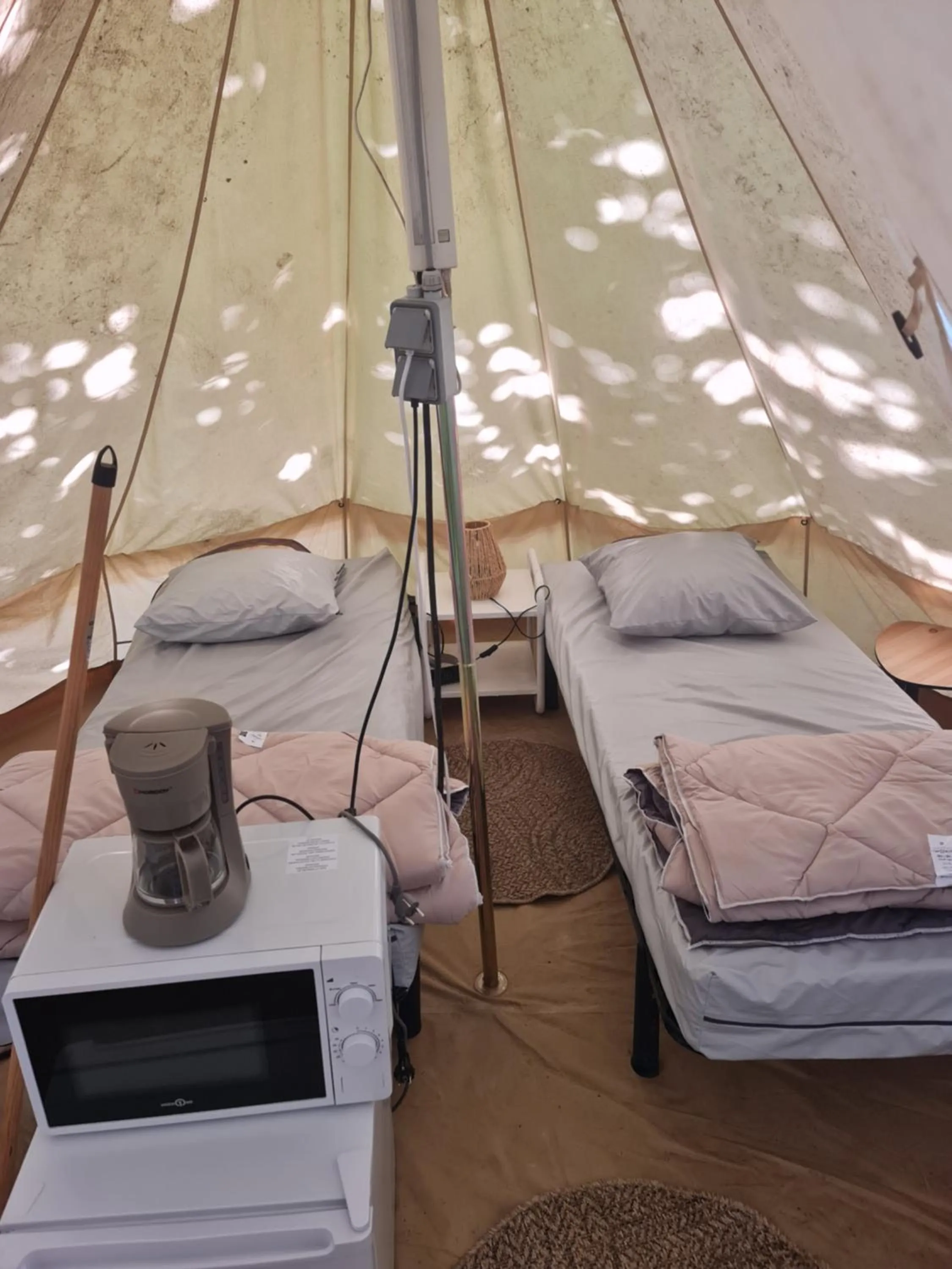 Photo of the whole room, Bed in Le Moulin D'onclaire Camping et chambres d'hôtes