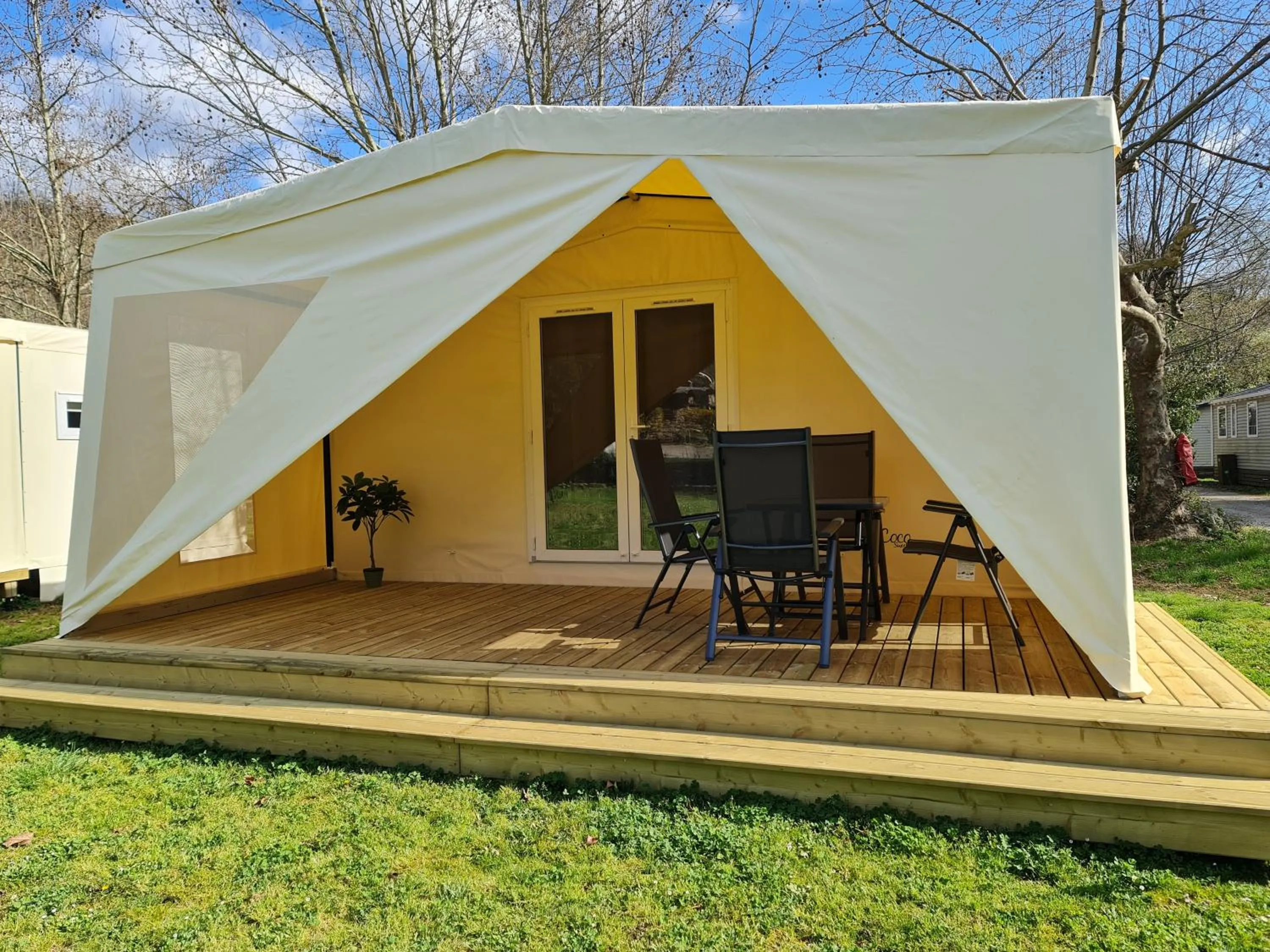 Facade/entrance in Le Moulin D'onclaire Camping et chambres d'hôtes