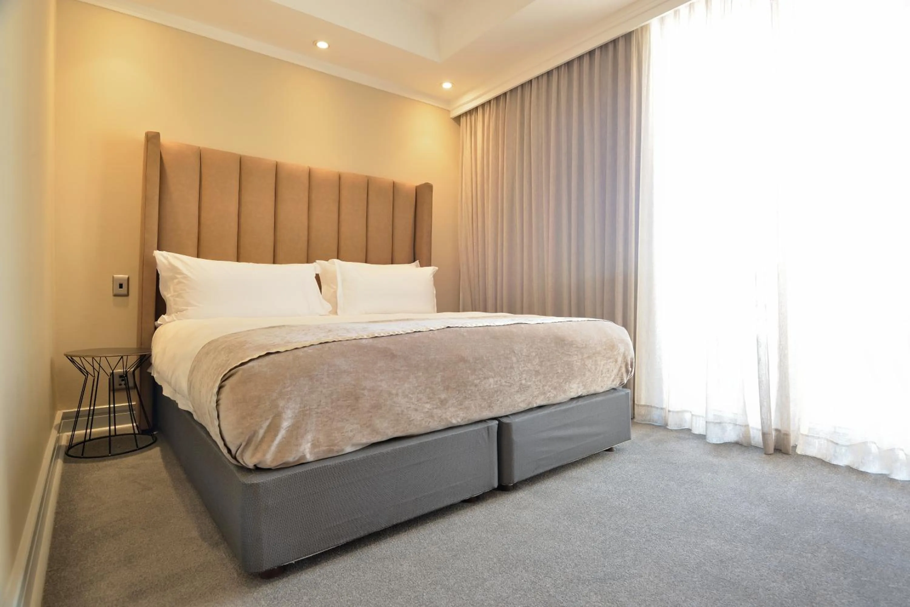 Bedroom, Bed in Raphael Suites