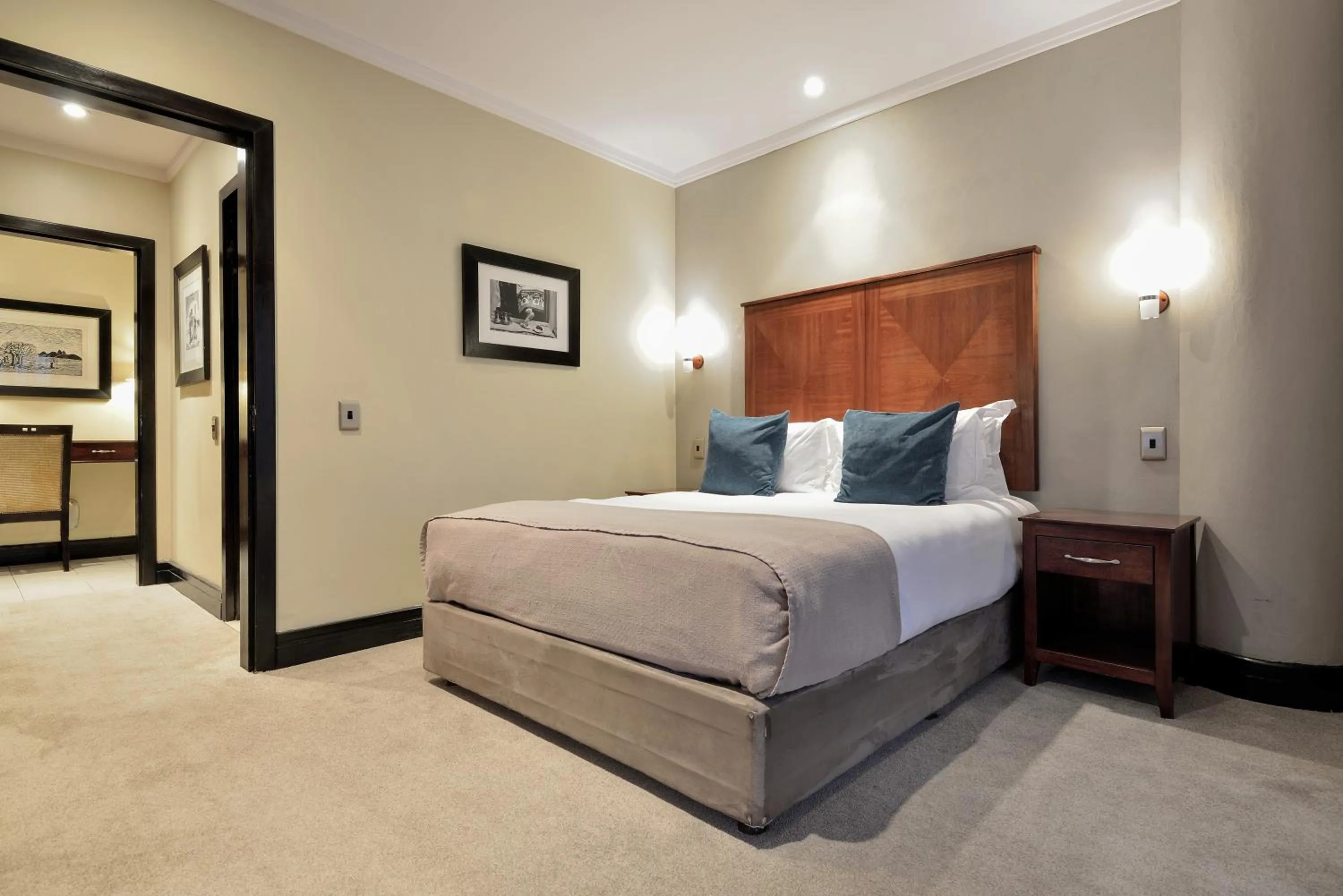 Bedroom, Bed in Raphael Suites