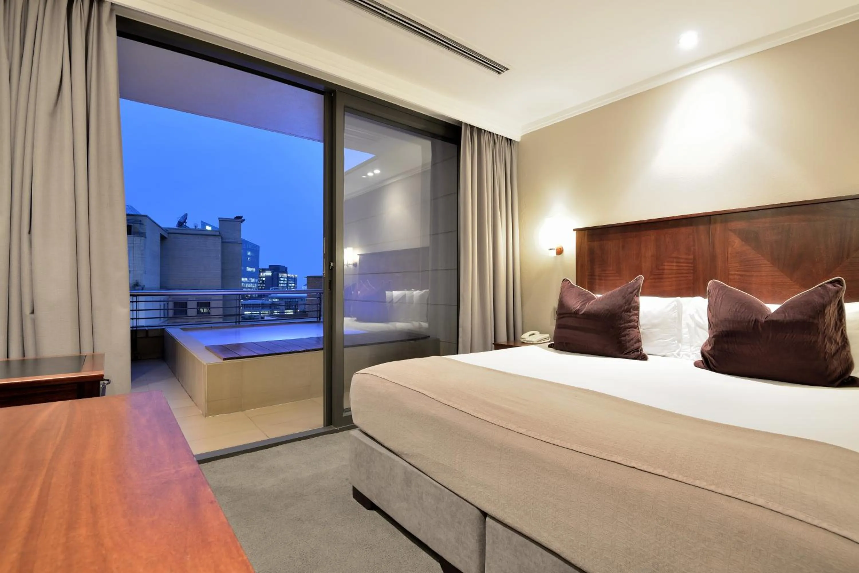 Bedroom, Bed in Raphael Suites