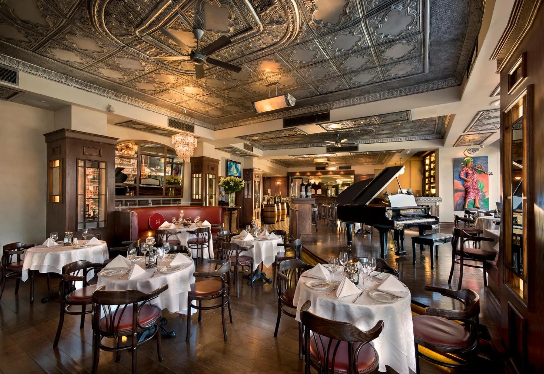 Restaurant/places to eat in Raphael Suites