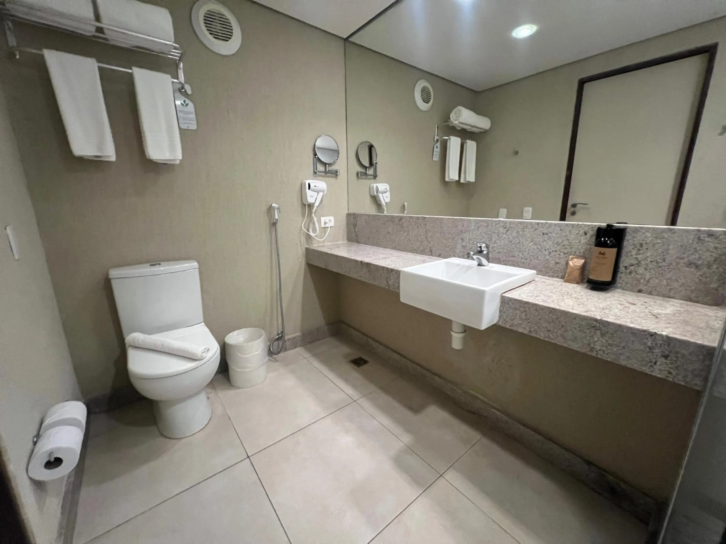 Bathroom in Mar Hotel Conventions