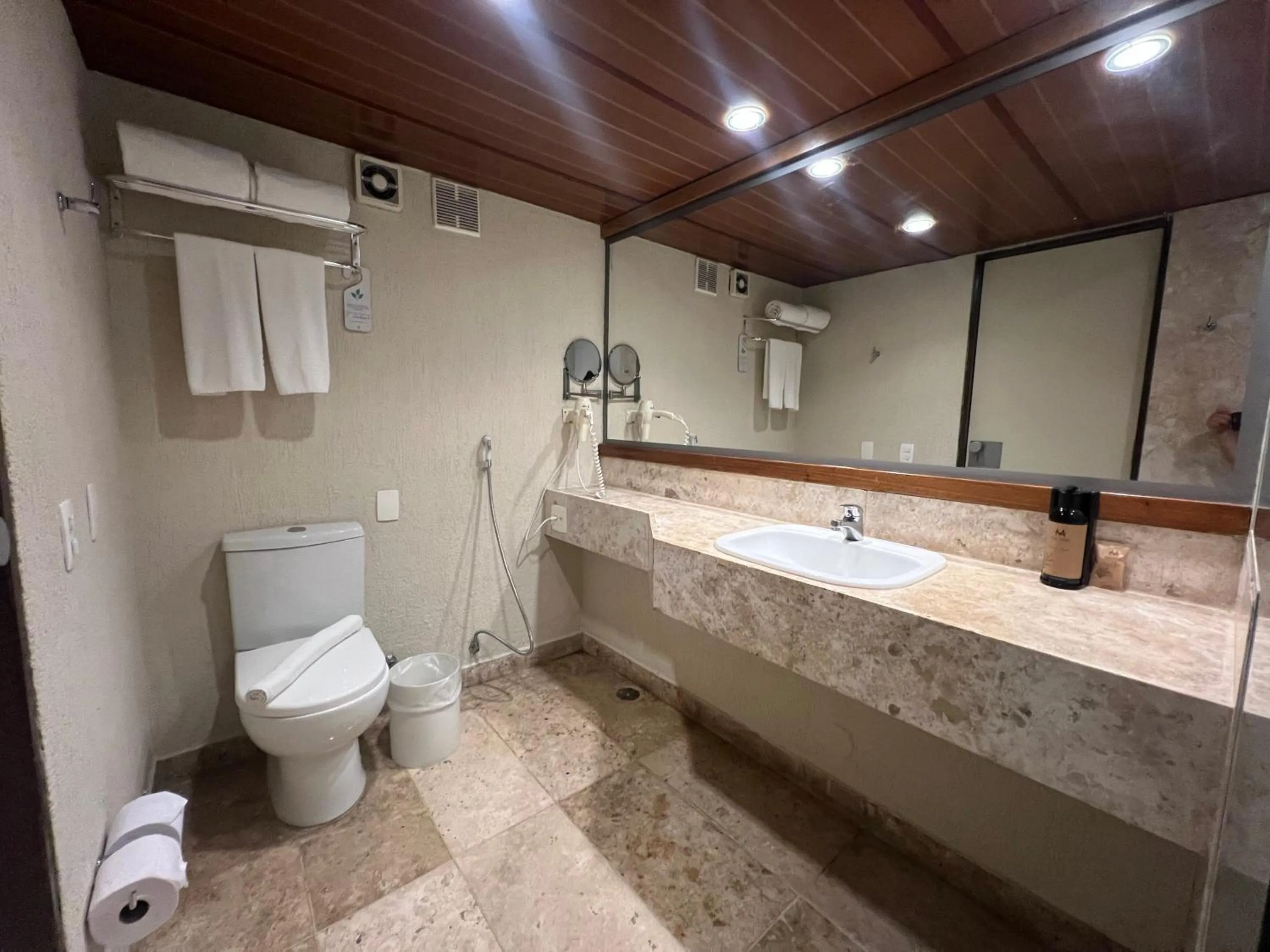 Bathroom in Mar Hotel Conventions