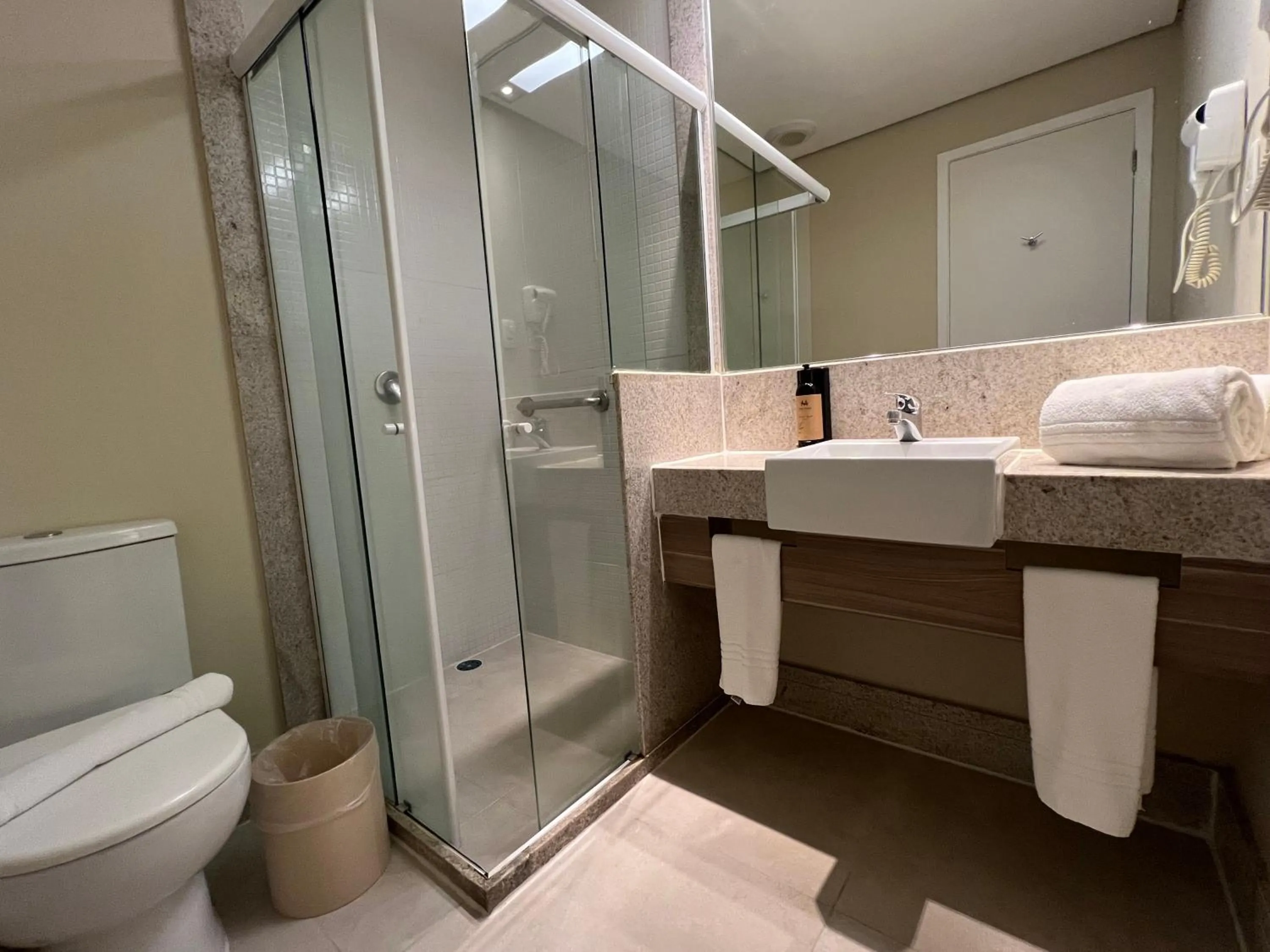 Bathroom in Mar Hotel Conventions