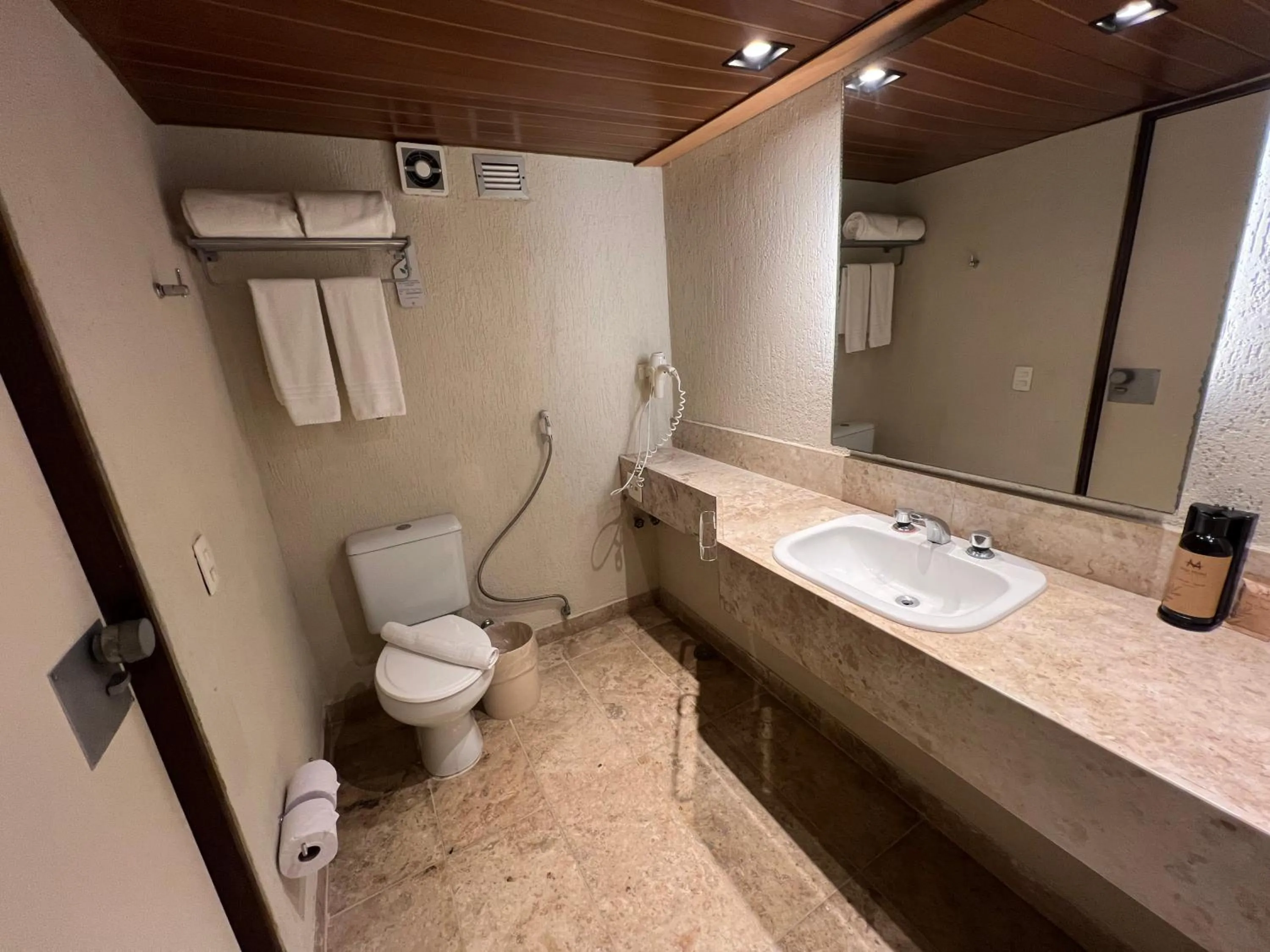 Bathroom in Mar Hotel Conventions