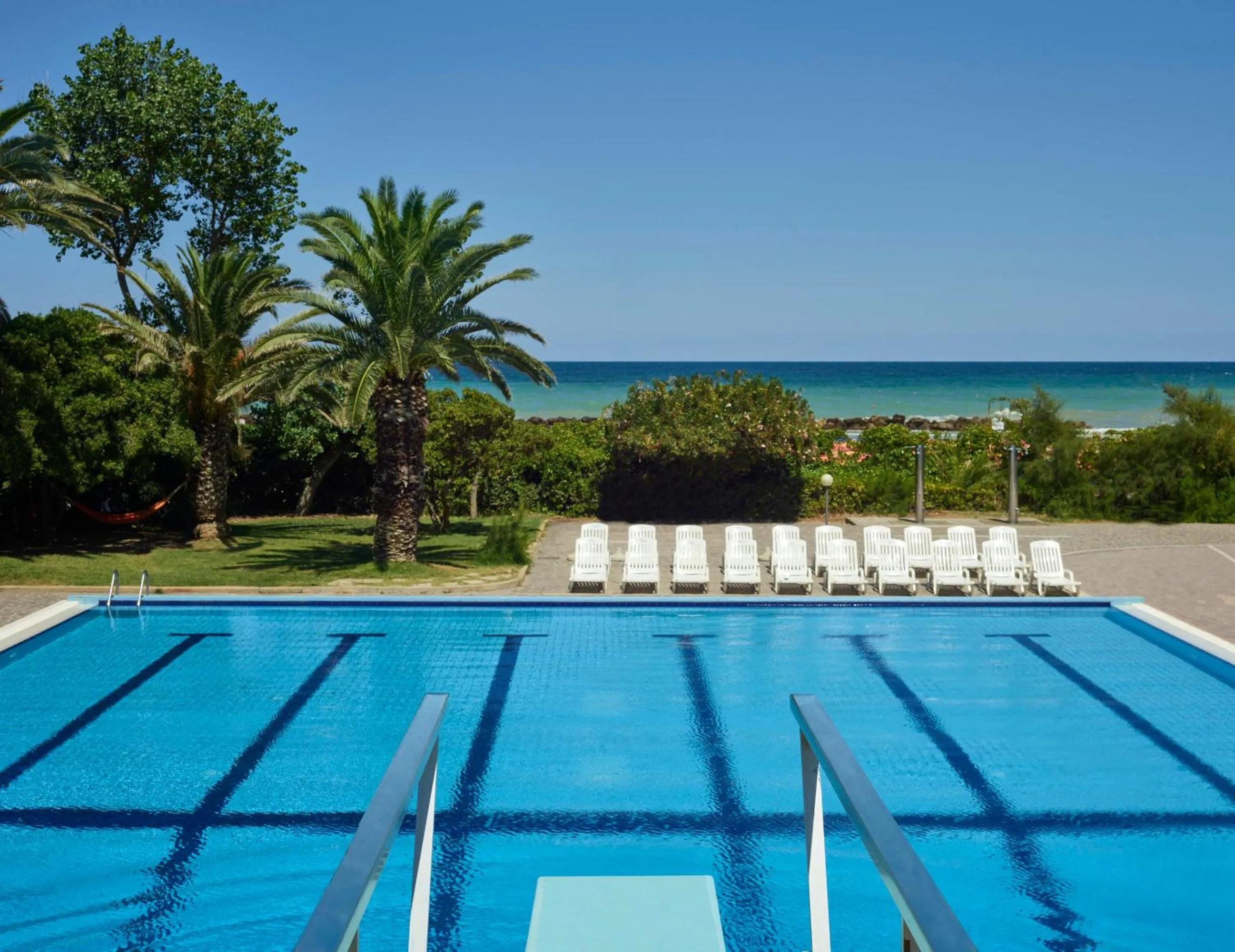 Swimming pool in Serena Majestic Residence