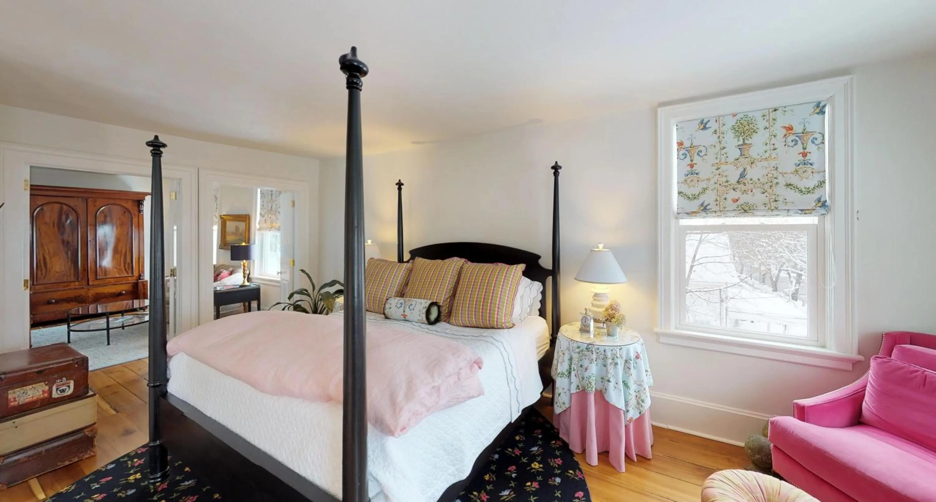 Hot Tub, Bed in 34 State "Historic Luxury Suites" Skaneateles