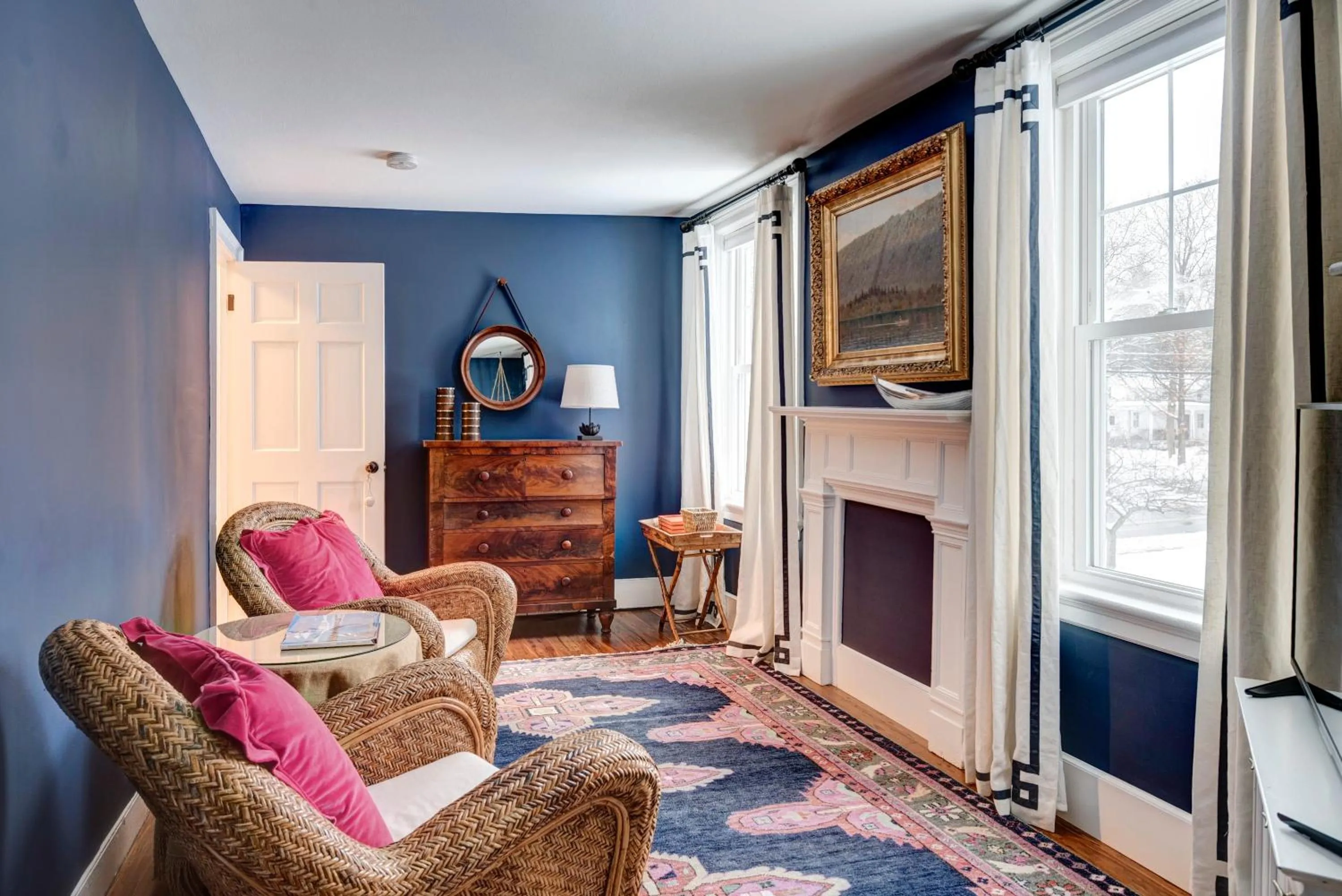 TV and multimedia in 34 State "Historic Luxury Suites" Skaneateles