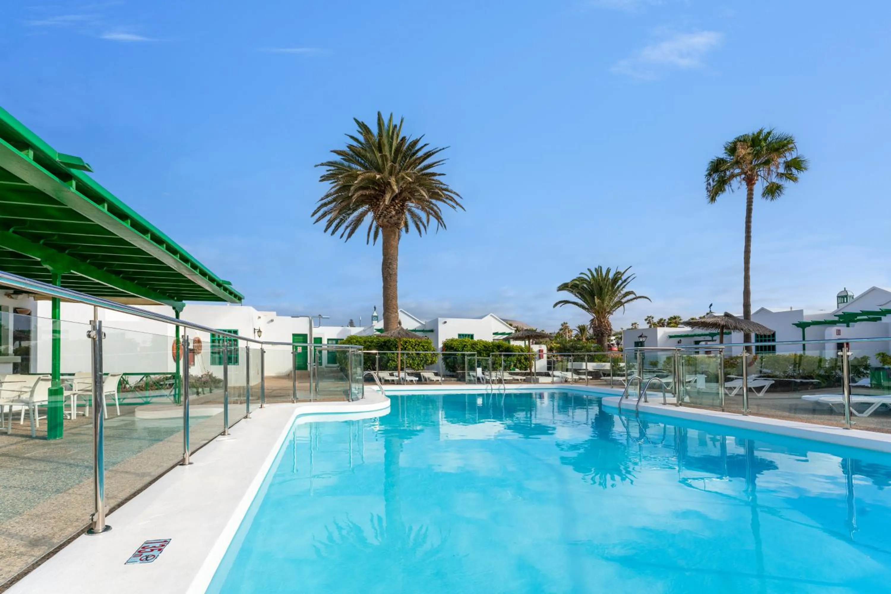 Swimming pool in Apartamentos LIVVO Las Gaviotas