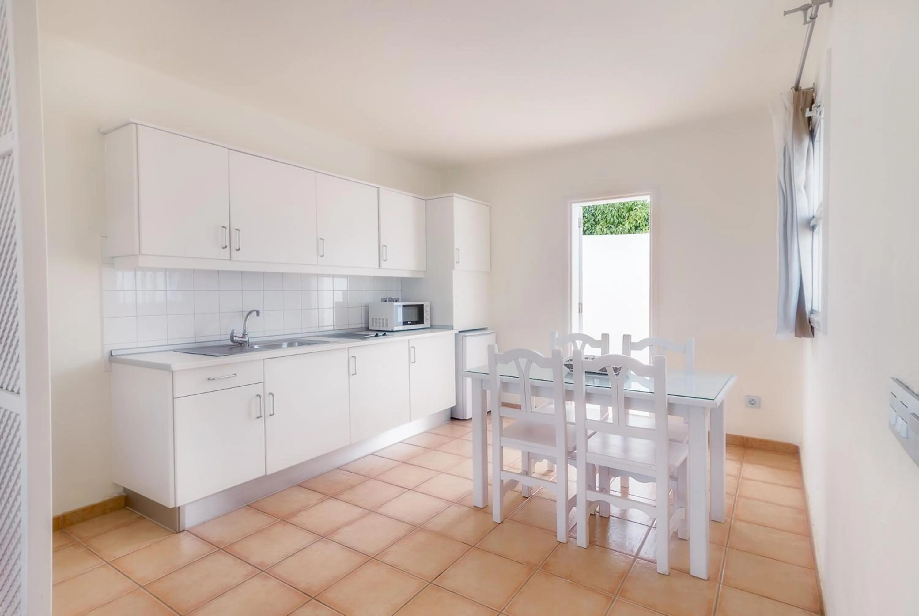 Kitchen or kitchenette in Apartamentos LIVVO Las Gaviotas