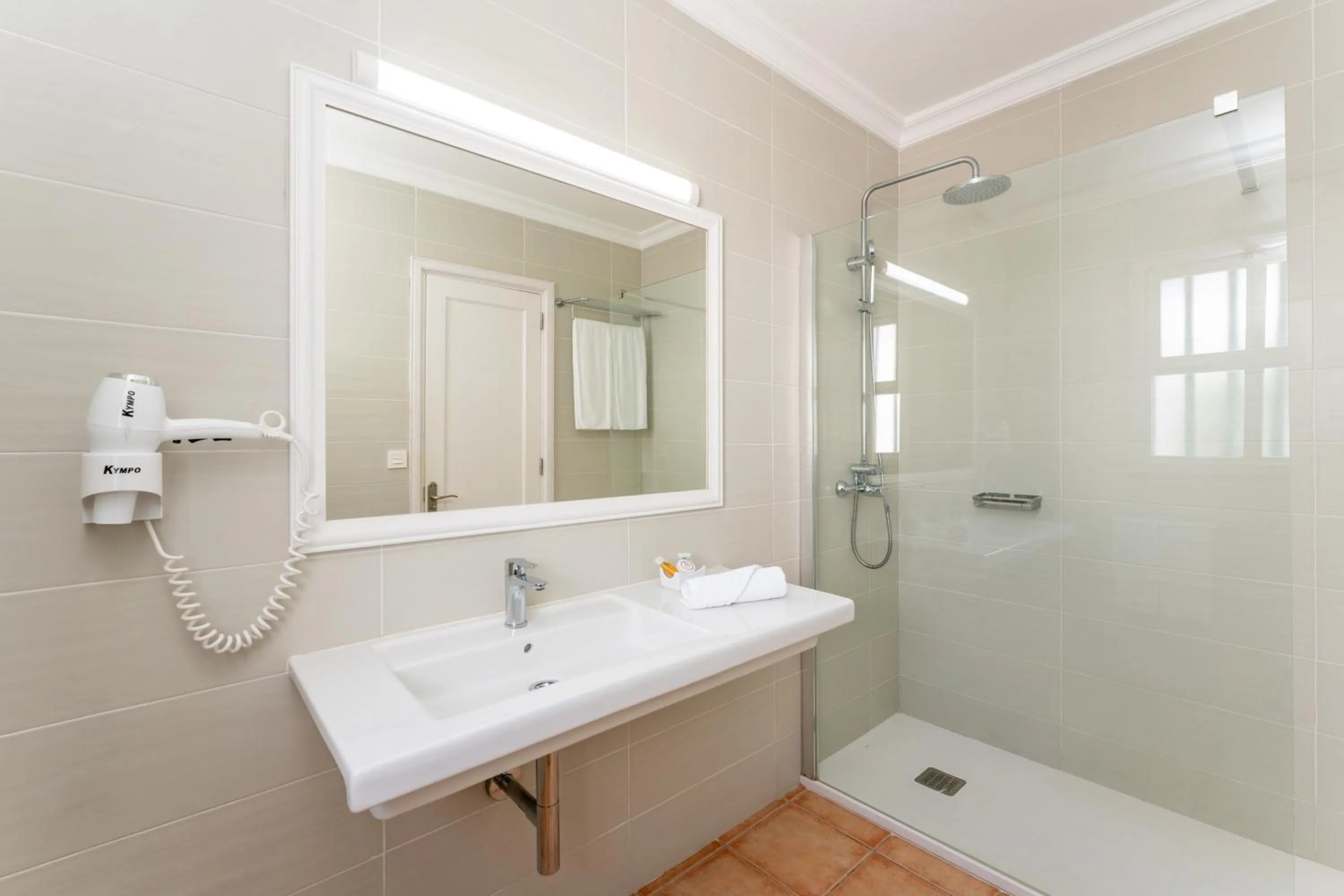 Bathroom in Apartamentos LIVVO Las Gaviotas