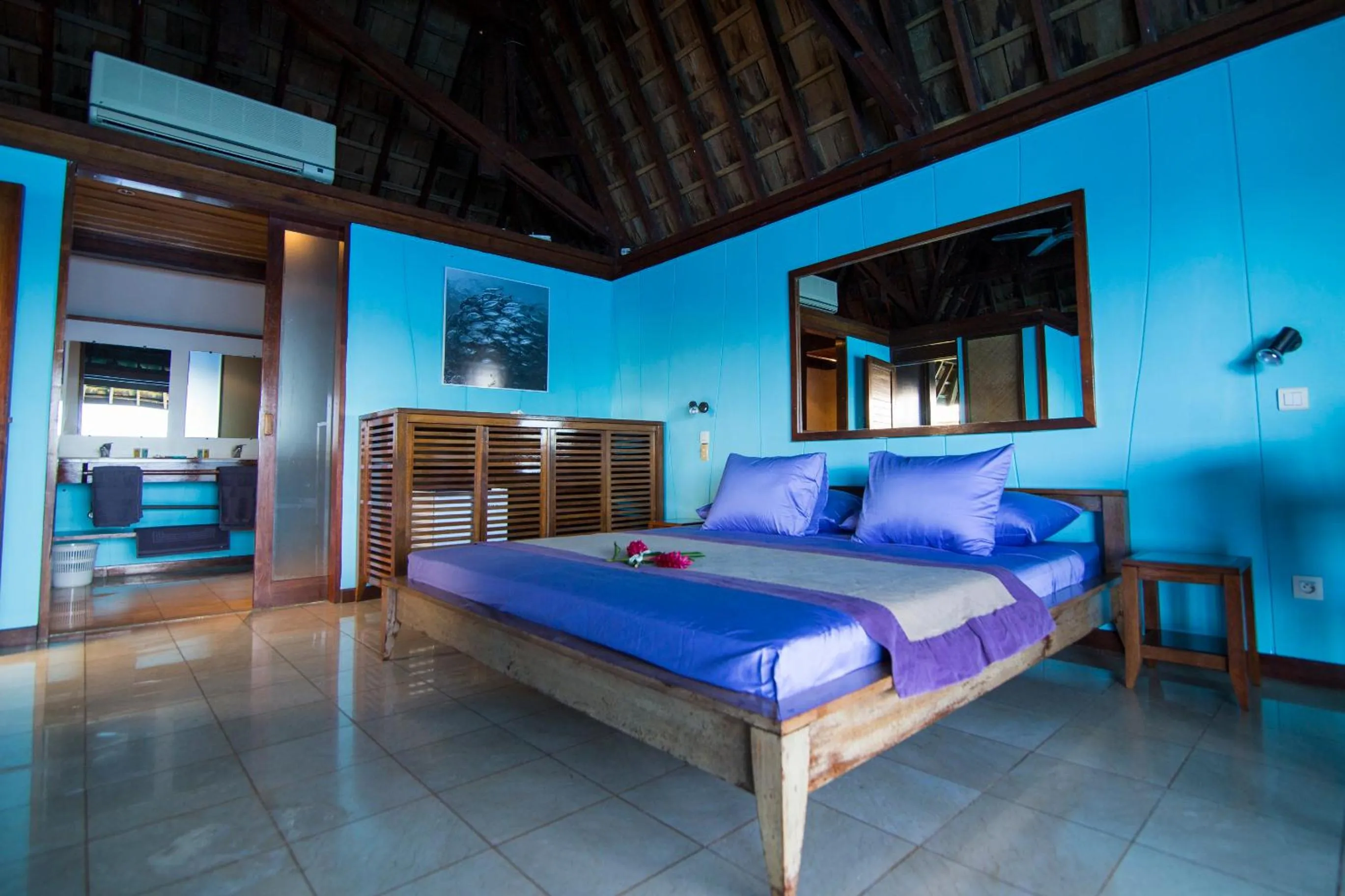 Photo of the whole room, Bed in Oa Oa Lodge