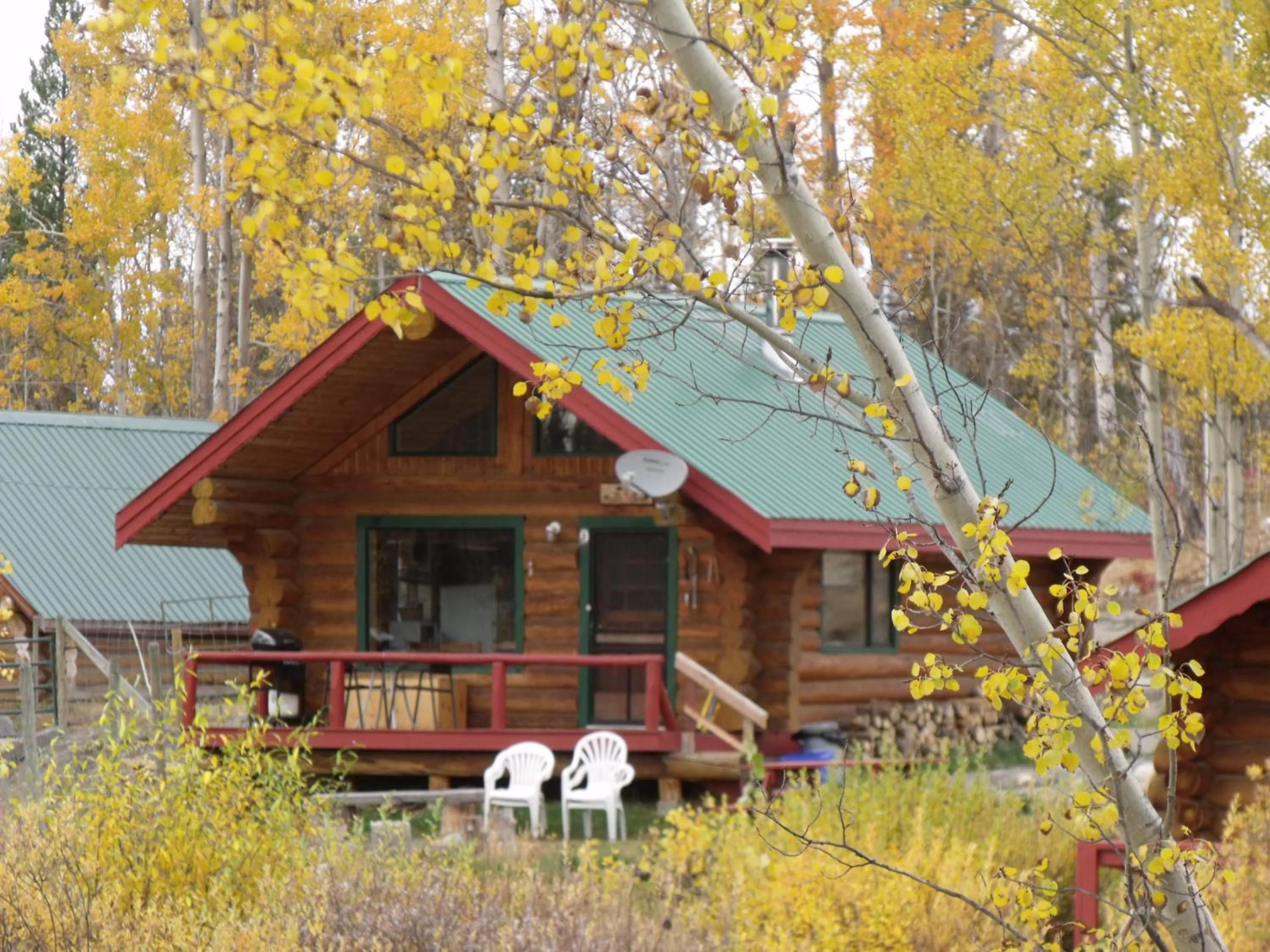Facade/entrance in Nimpo Lake Resort