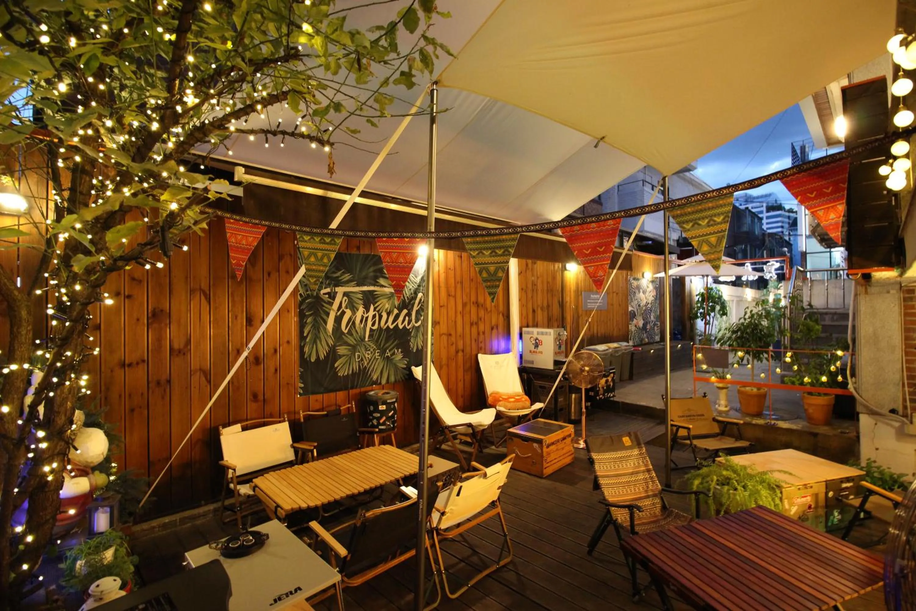 Property building in Bunk Guesthouse Hongdae