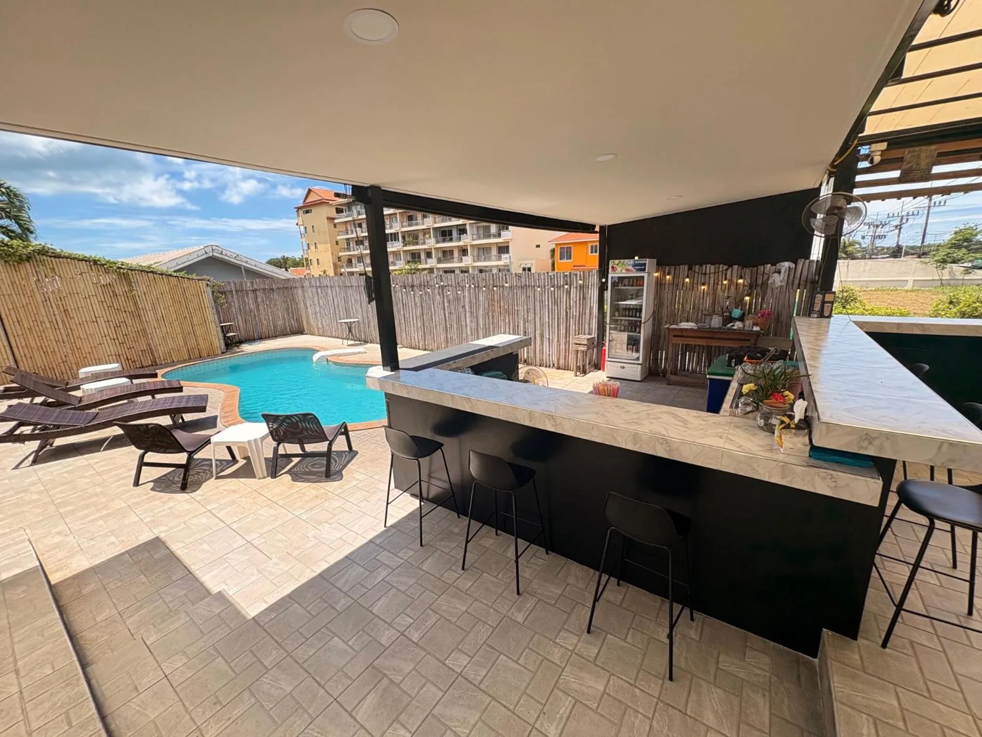 Lounge or bar in 1715 House - White Rhino