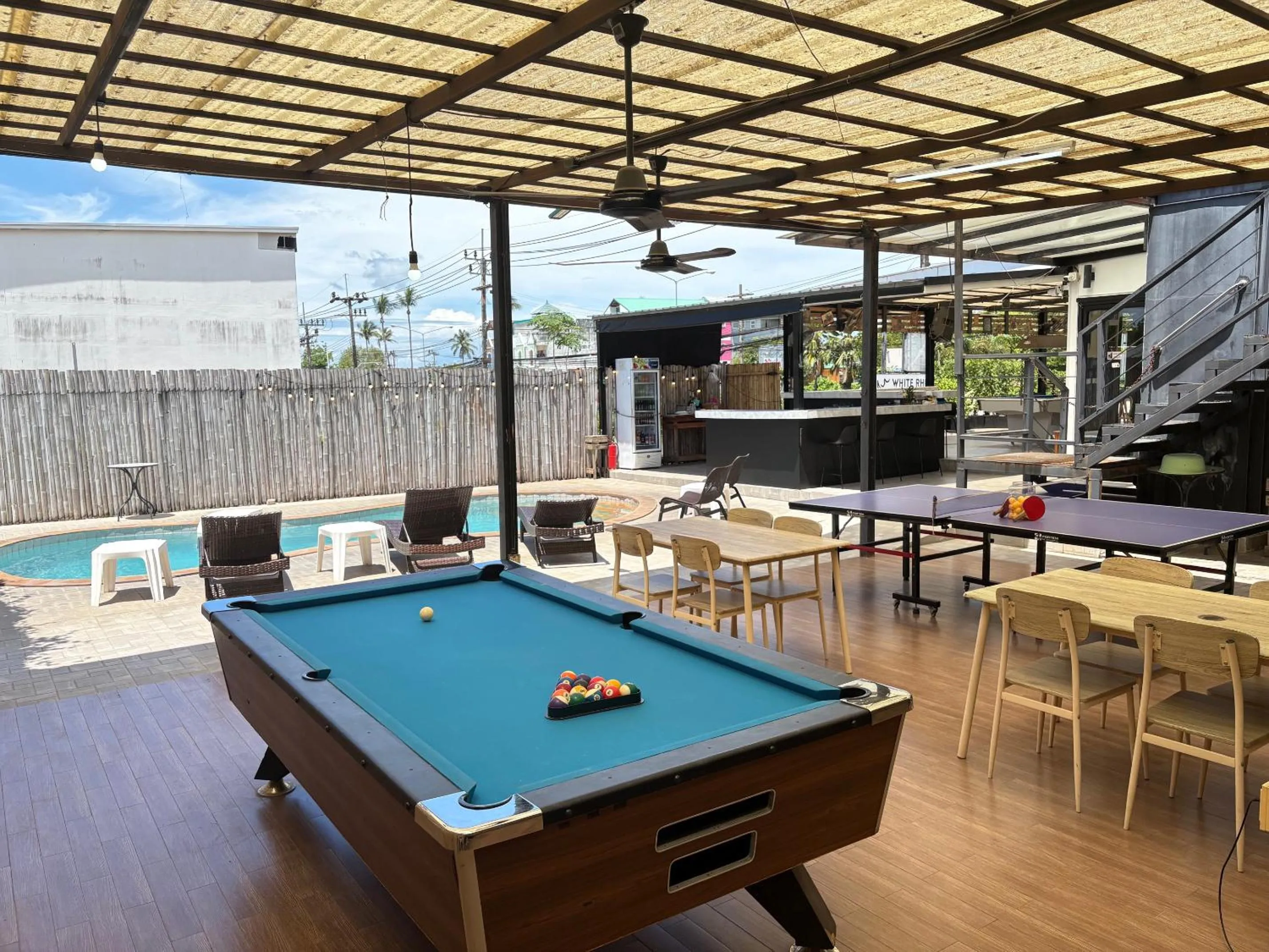 Billiard in 1715 House - White Rhino