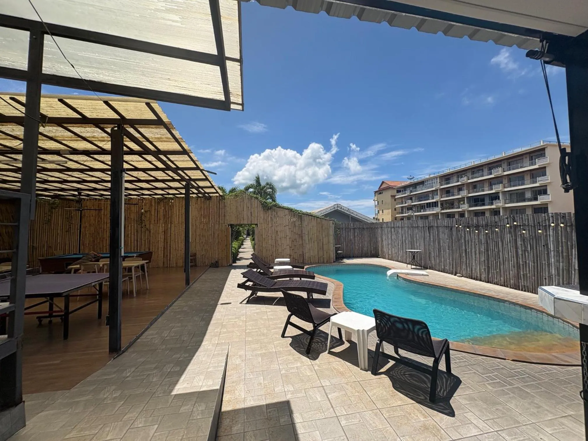 Swimming pool in 1715 House - White Rhino