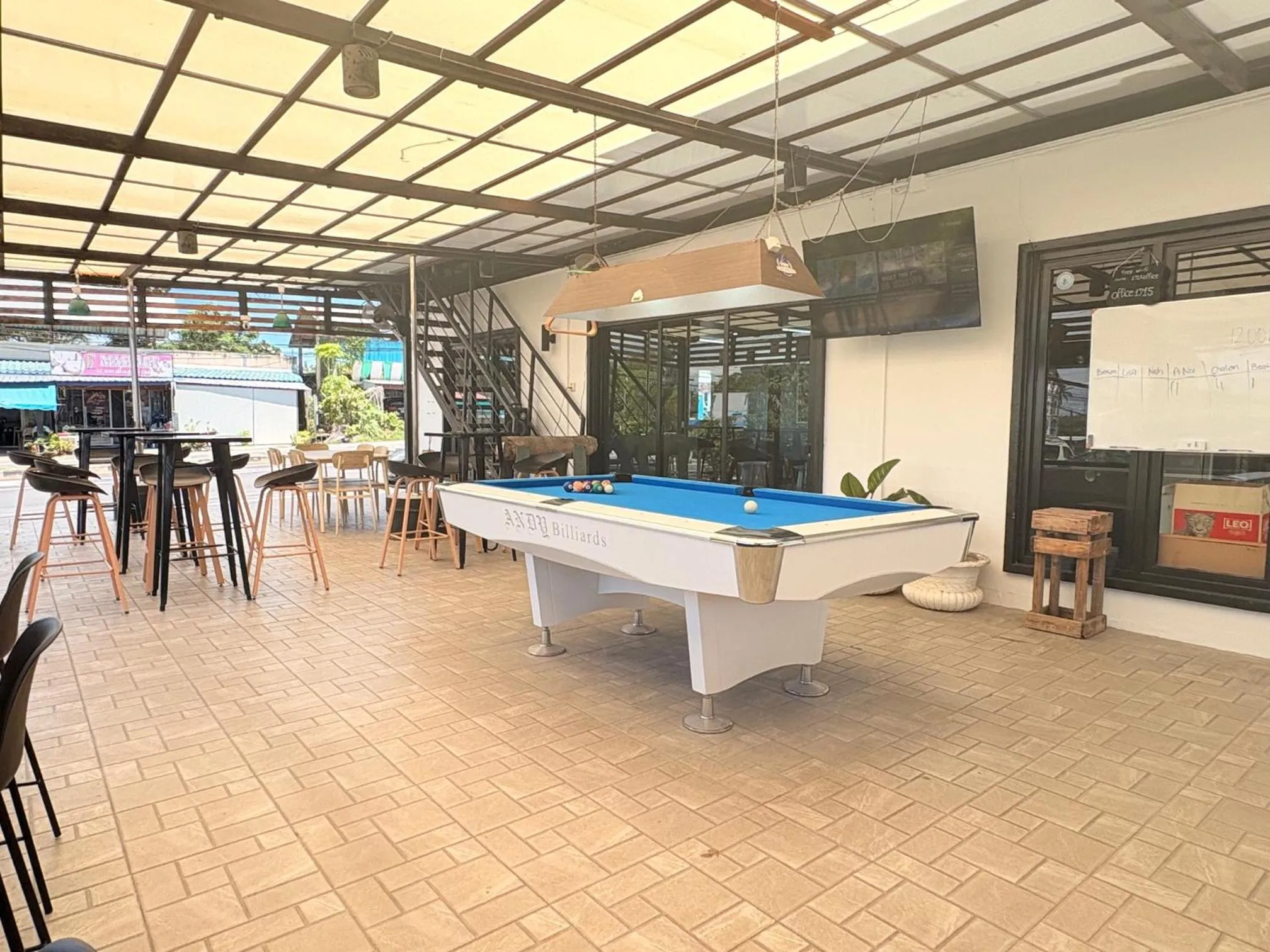 Billiard in 1715 House - White Rhino