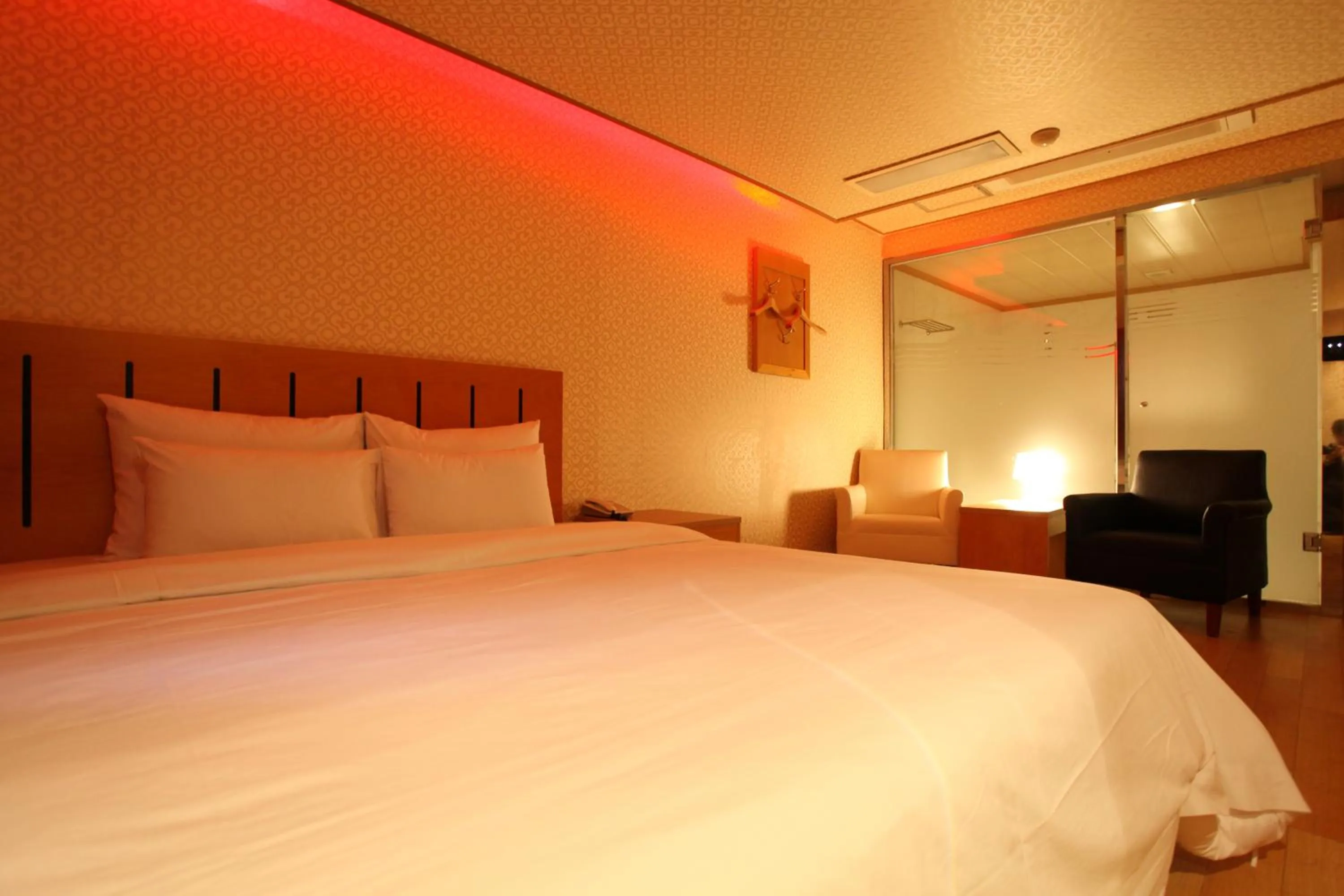 Bedroom, Bed in Prince Hotel