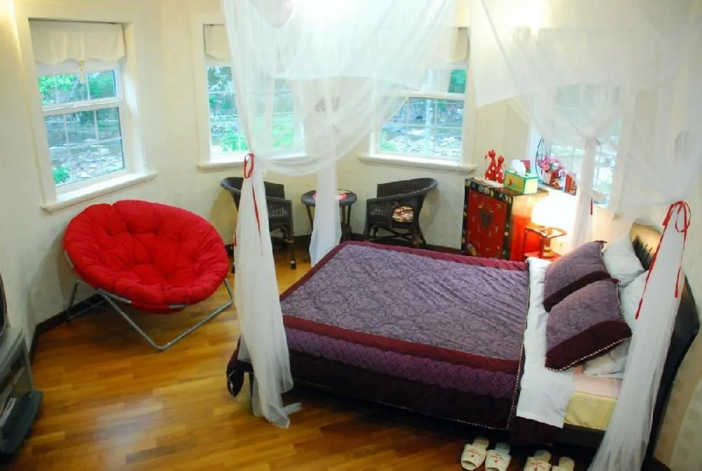 Day, Bed in Fermata Pension