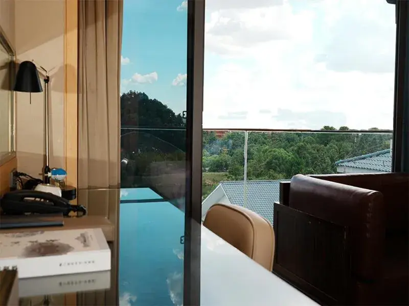 Deluxe Double Room with Balcony in LakeSide Resort Jingdezhen Deluxe Double Room with Balcony in LakeSide Resort Jingdezhen