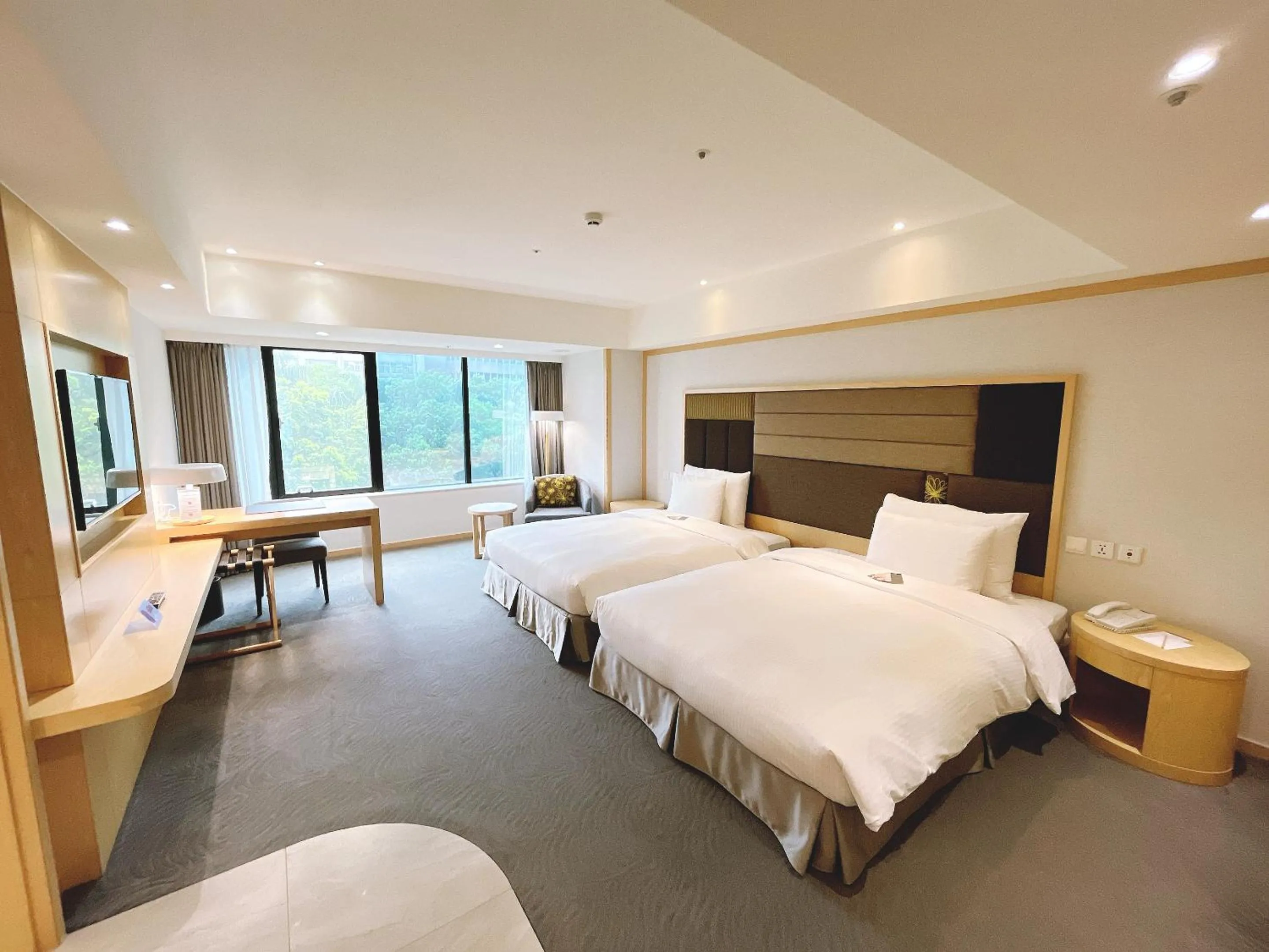 Photo of the whole room, Bed in Sonnien Hotel