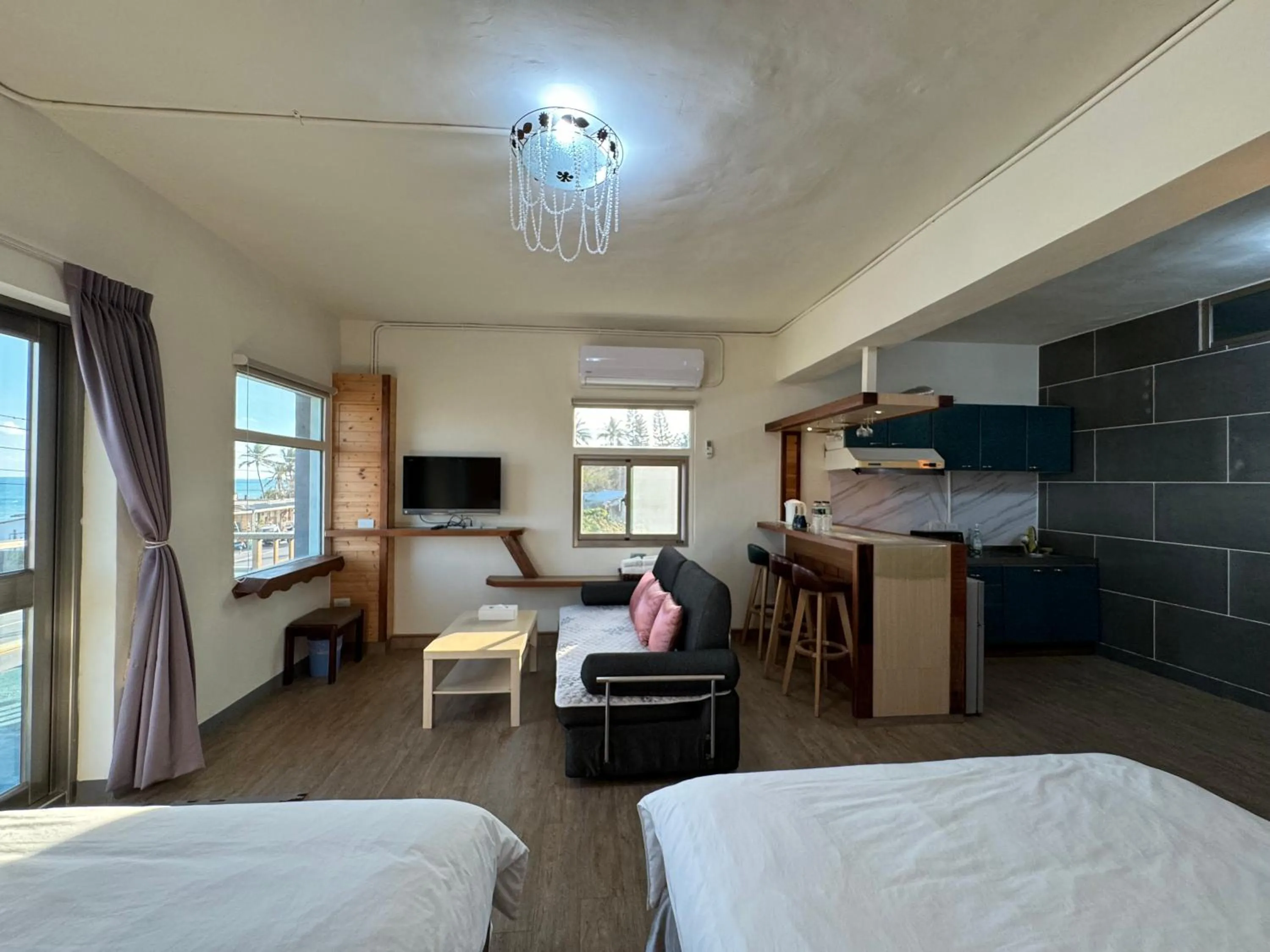 Seating area, Bed in Runners' House Taitung