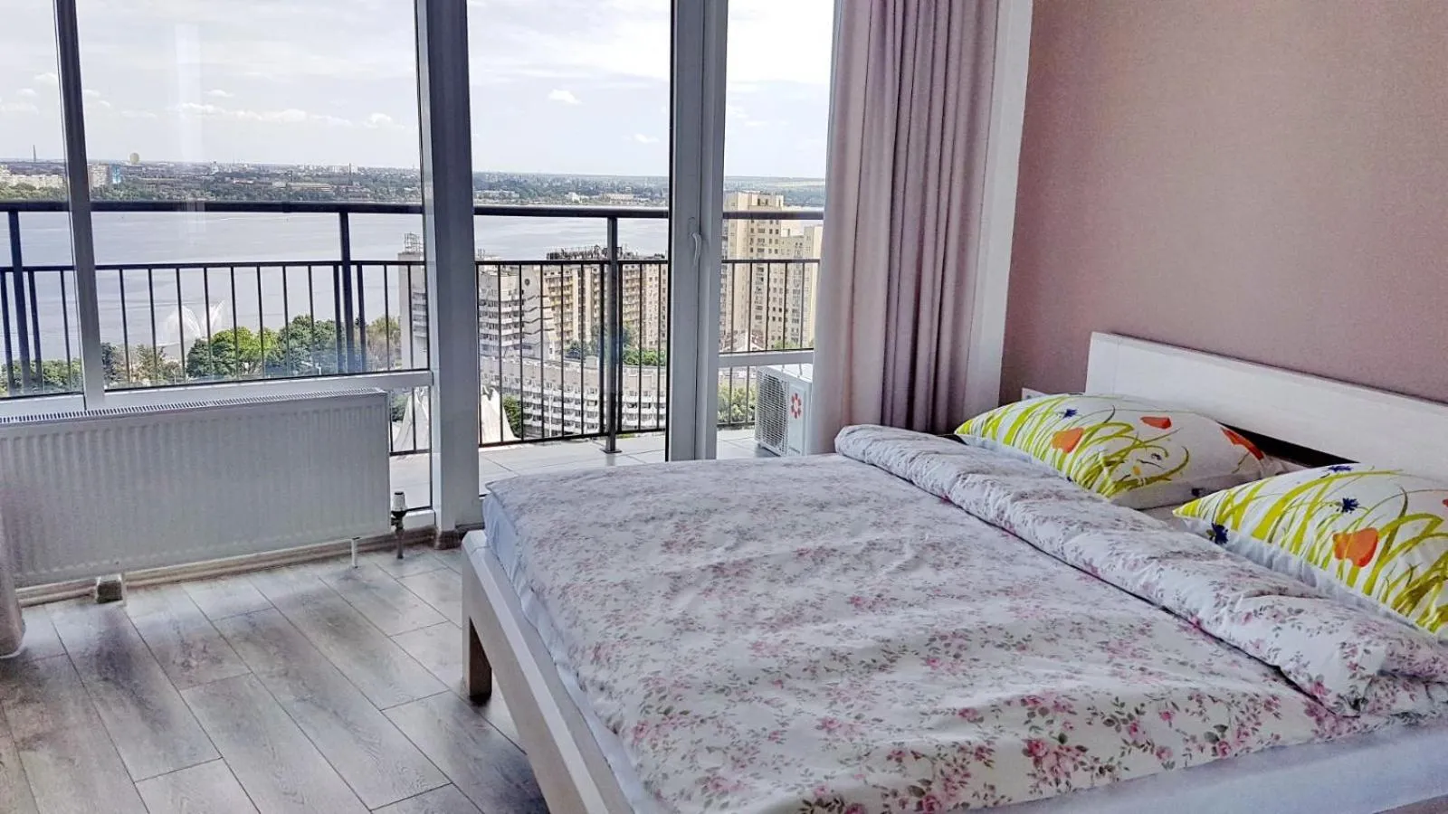 Bed in Best Apartments in Most City, River View
