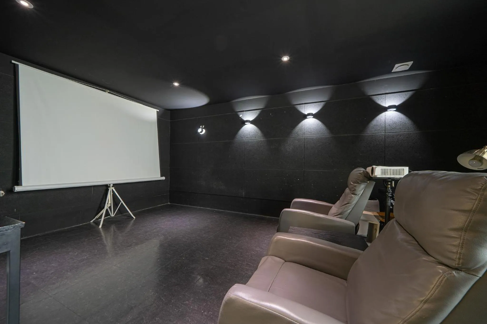 TV and multimedia in Ignis Hotel busan sports complex branch