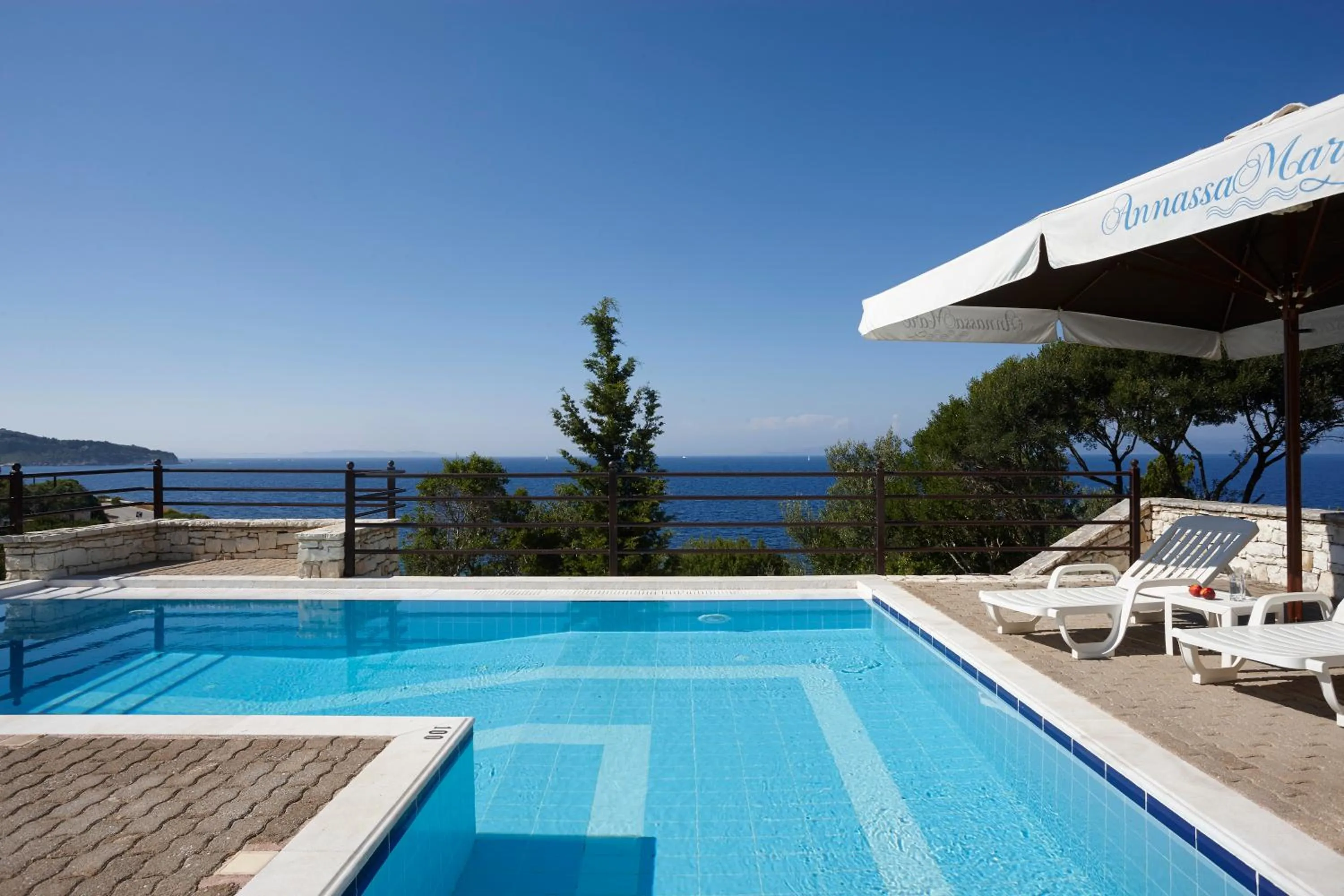Swimming pool in Anassa Mare Villas & Residences