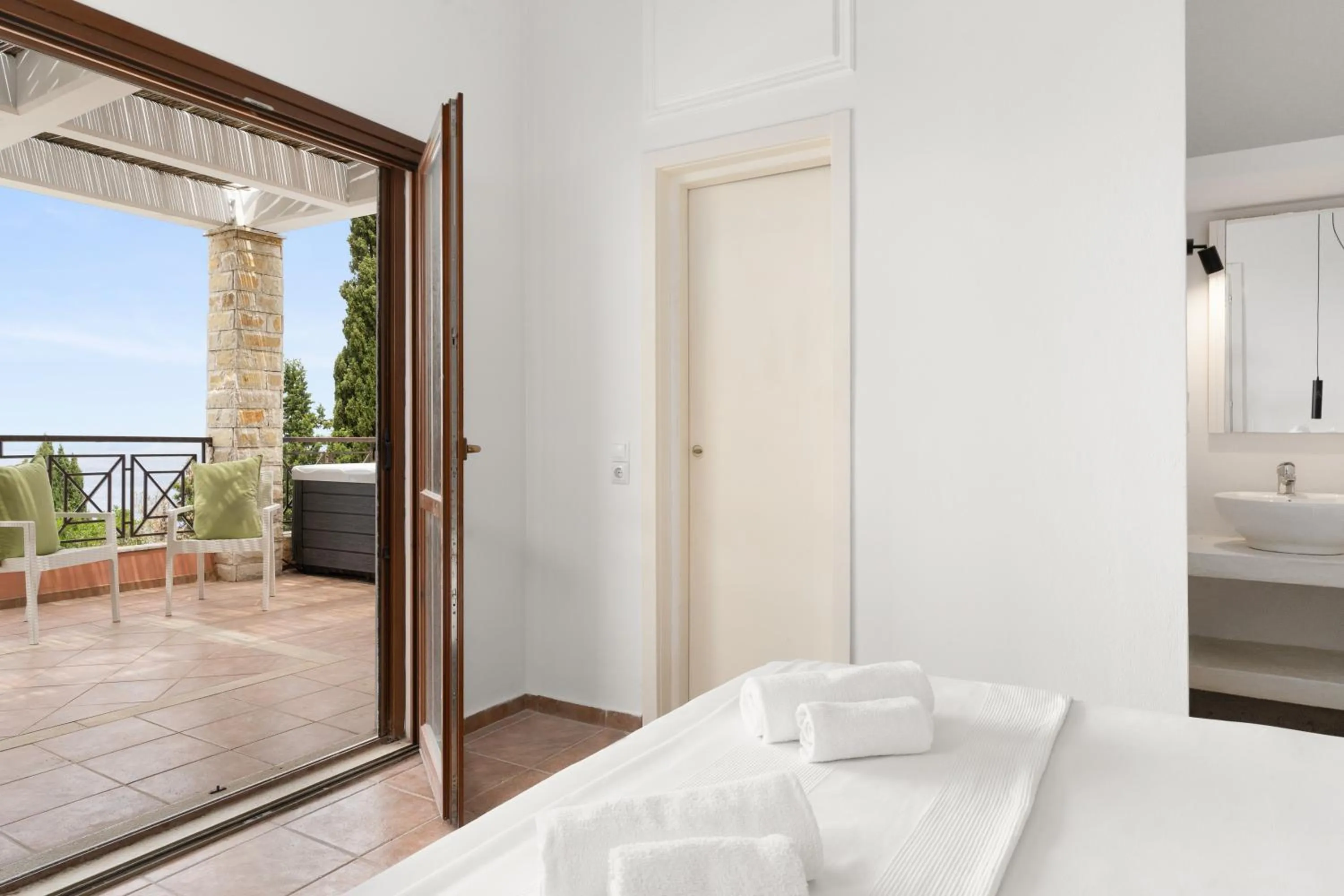 Bedroom, Bed in Anassa Mare Villas & Residences