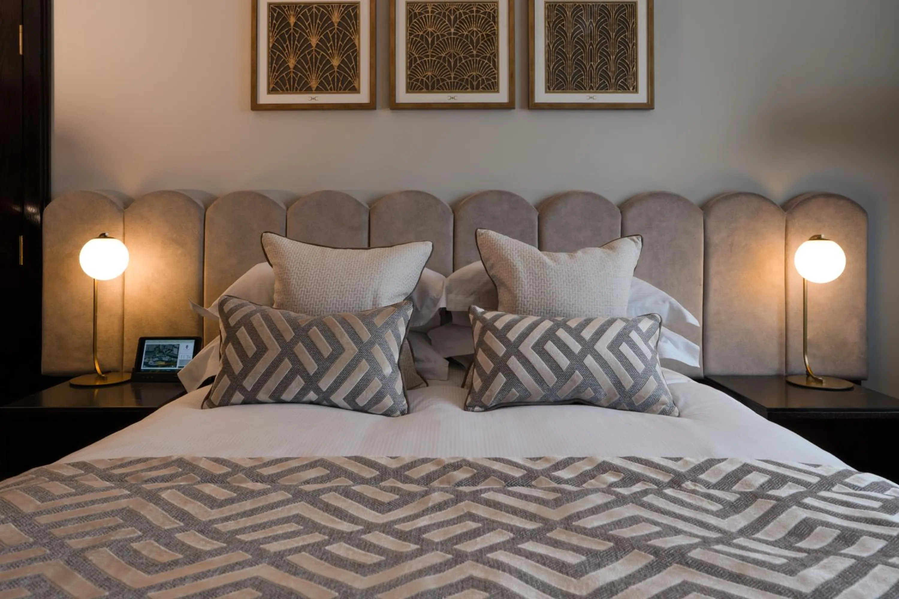 Bedroom, Bed in Crossbasket Castle, Hotel & Restaurant