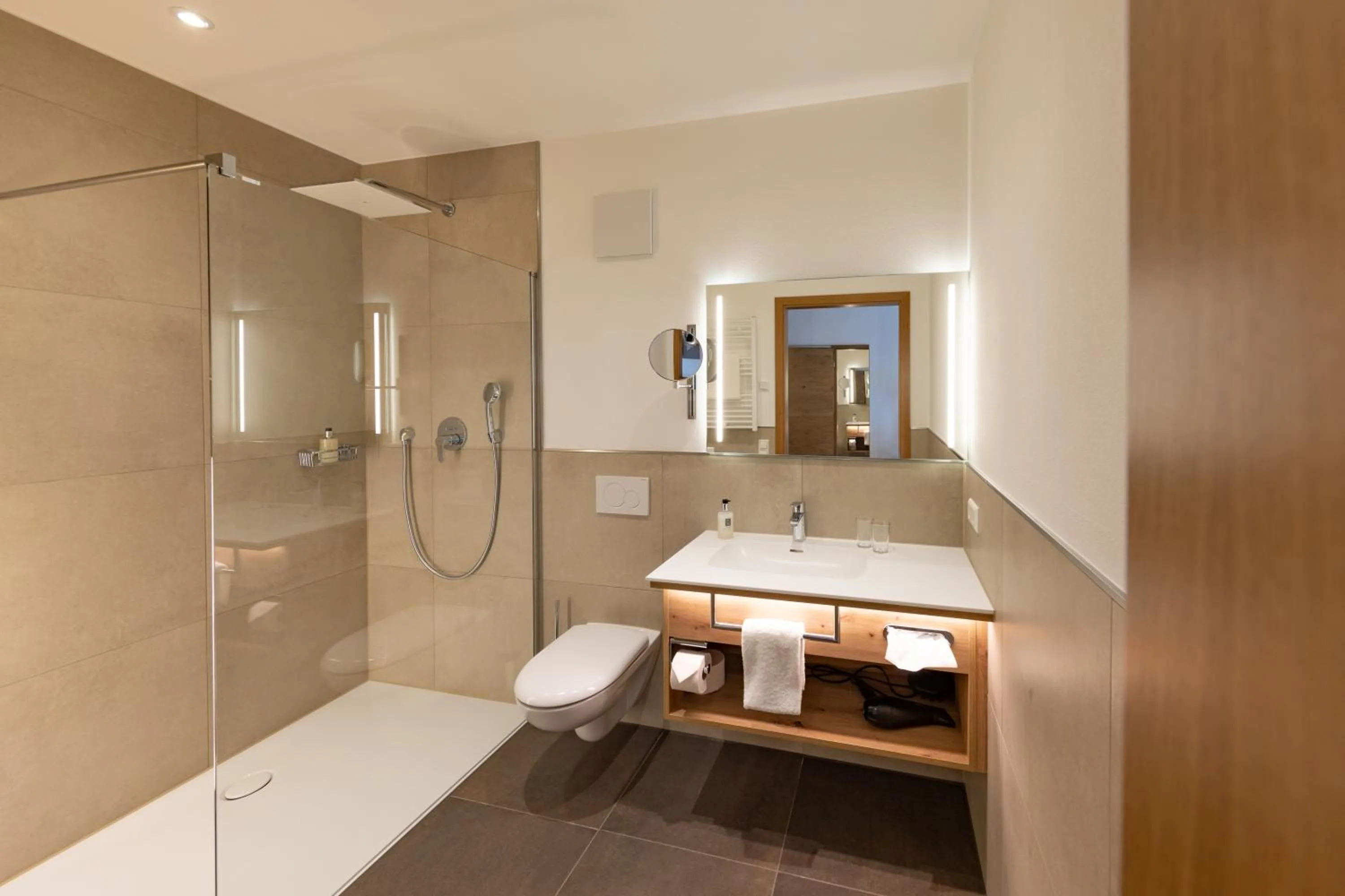 Shower in Hotel Restaurant Zur Linde