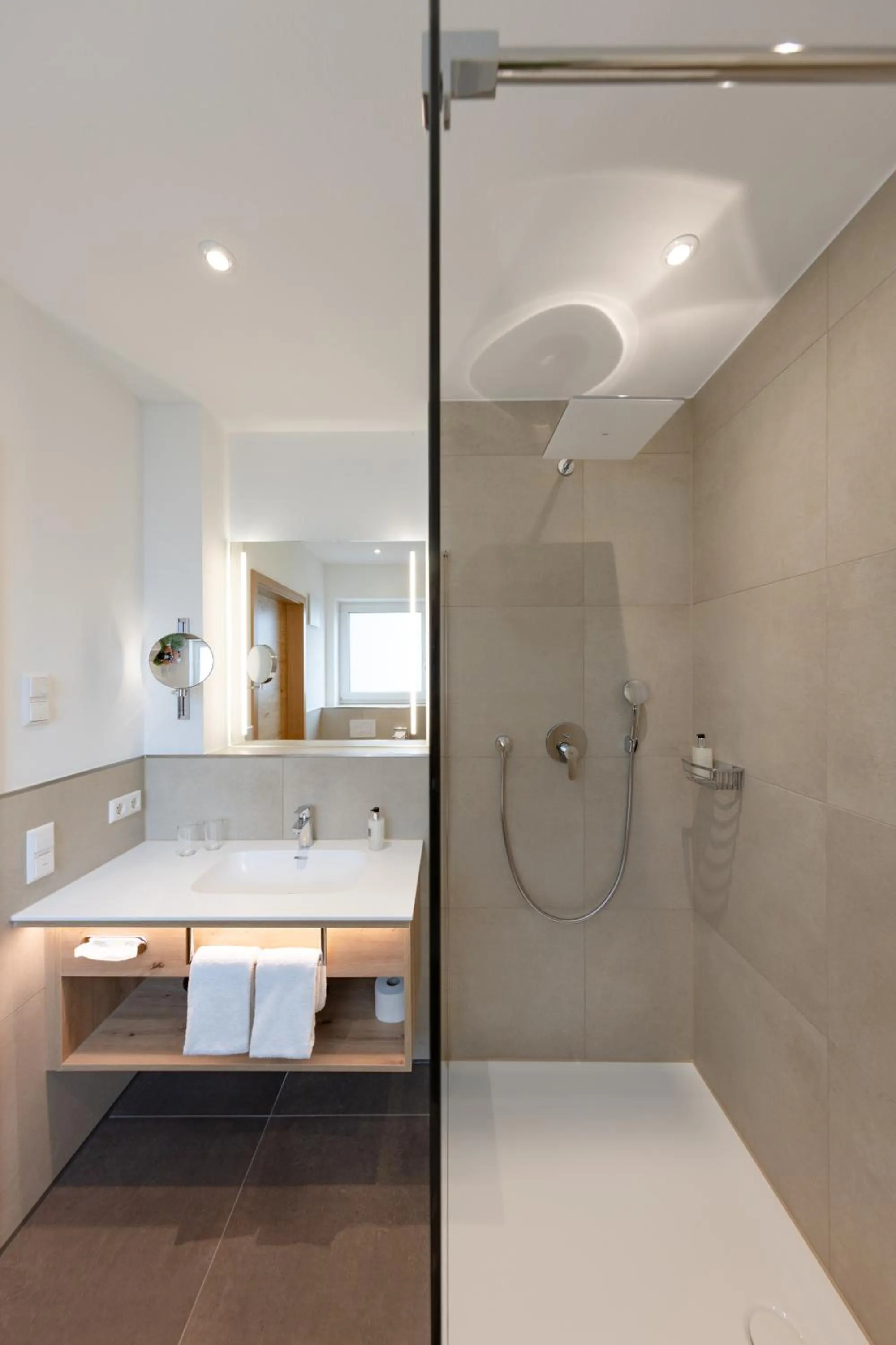 Shower in Hotel Restaurant Zur Linde