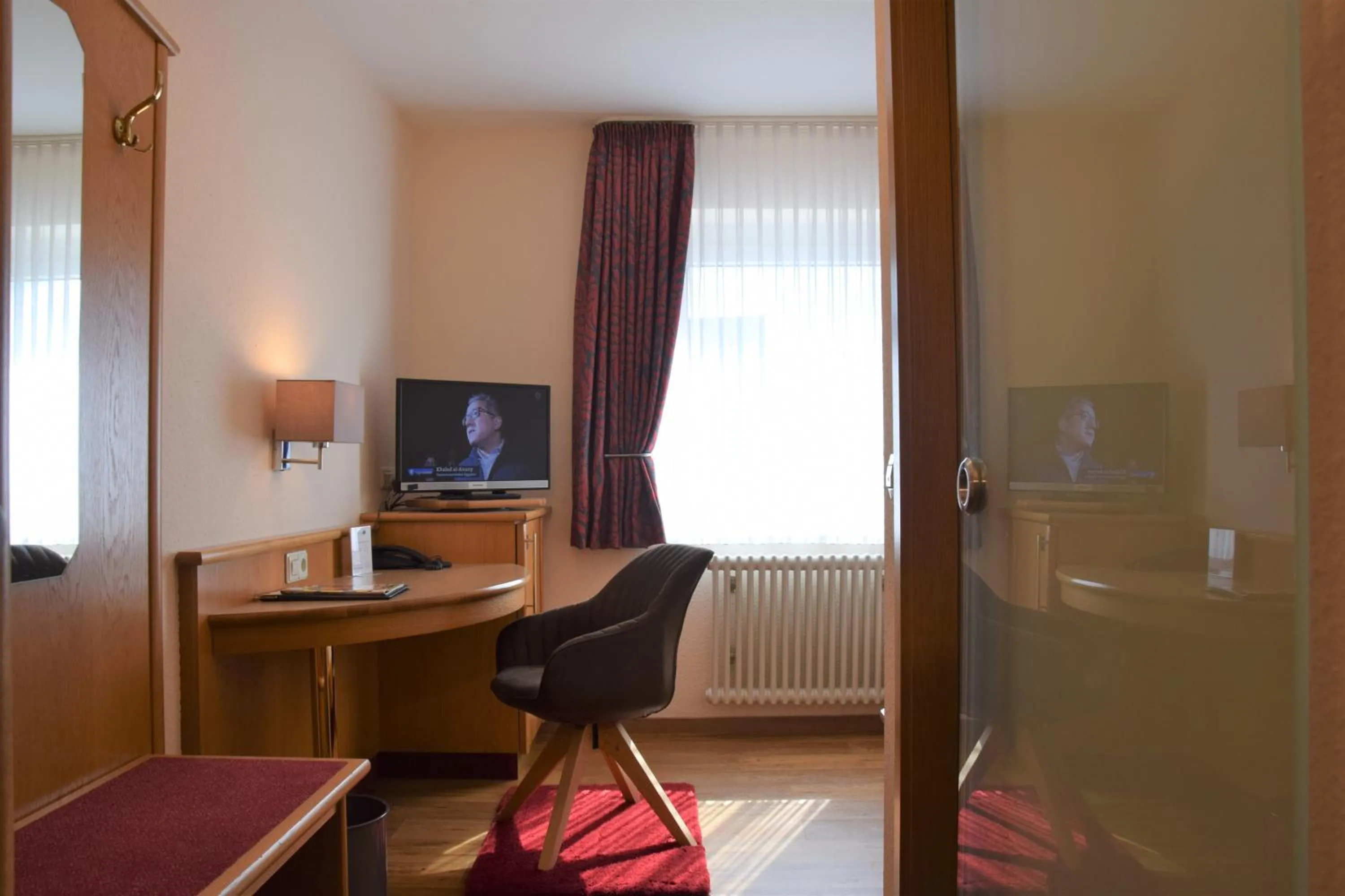 Communal lounge/ TV room in Hotel Restaurant Zur Linde