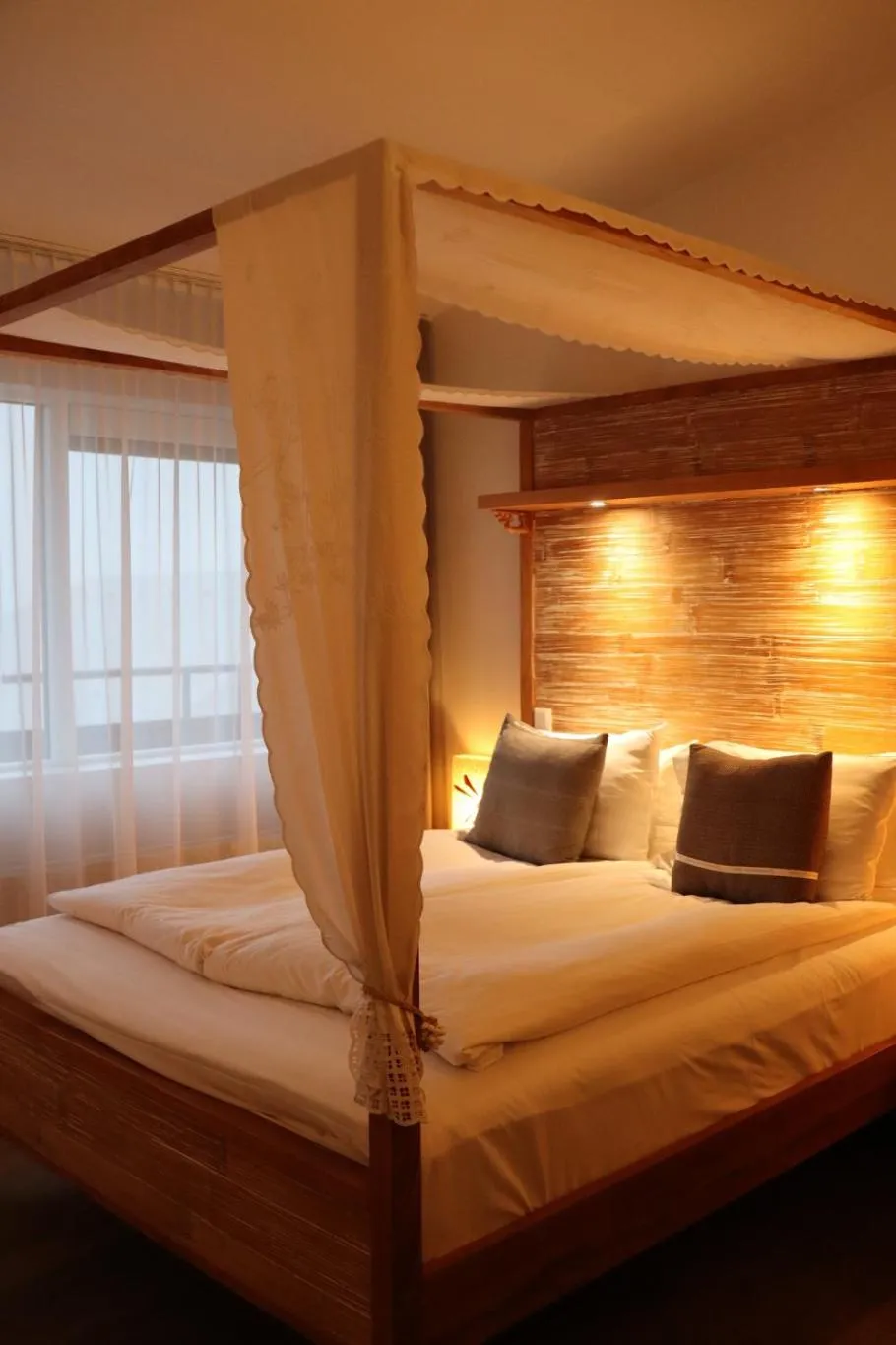 Photo of the whole room, Bed in Eyja Guldsmeden Hotel