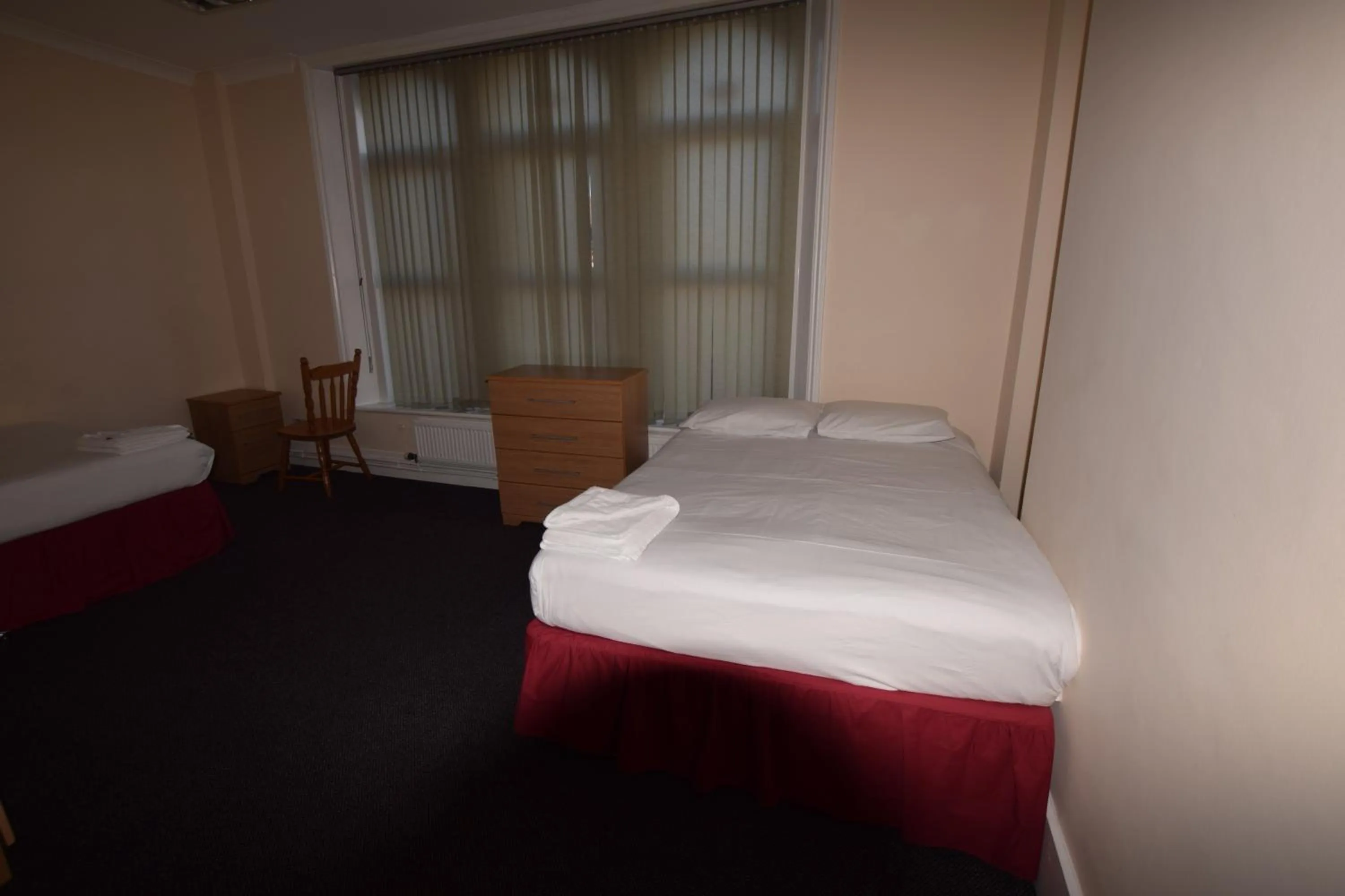 Photo of the whole room, Bed in York Hotel