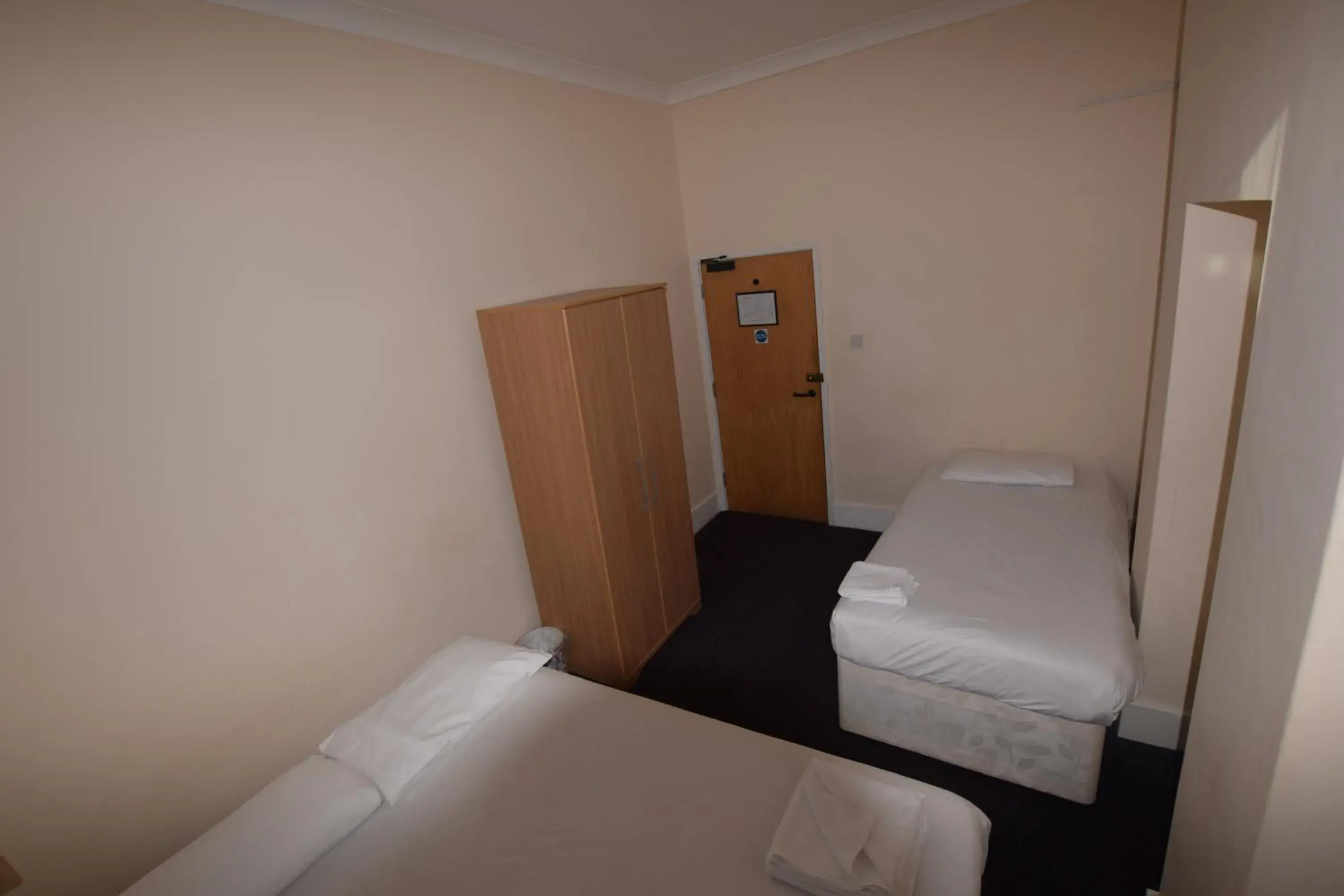 Twin Room with Shared Bathroom in York Hotel Twin Room with Shared Bathroom in York Hotel