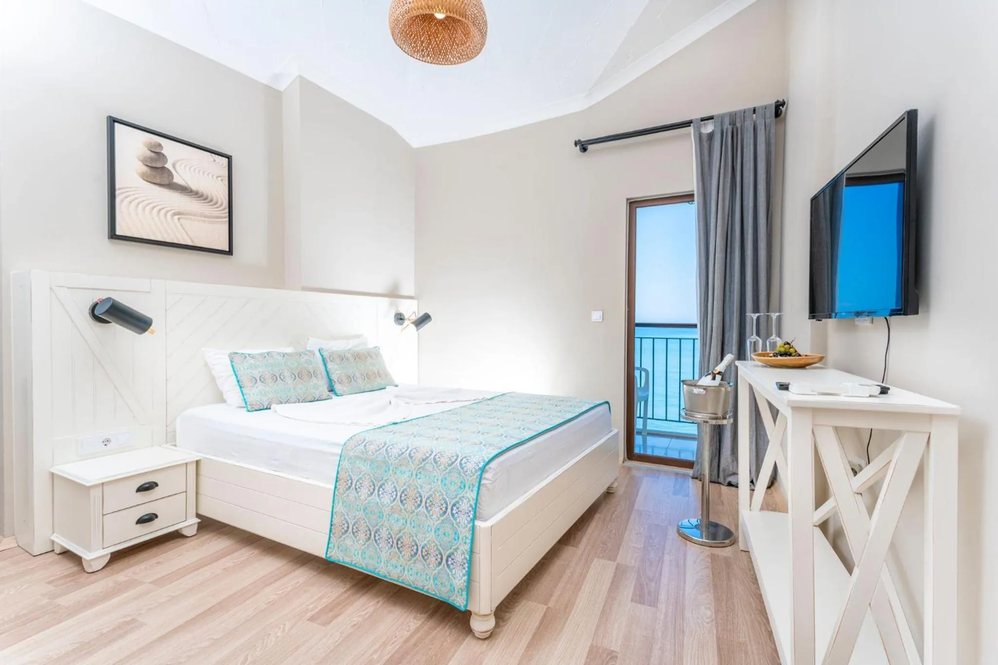 Bed in Side Kleopatra Hotel