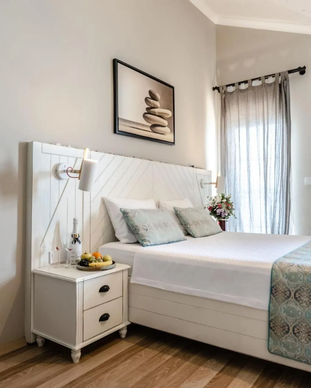 Bed in Side Kleopatra Hotel