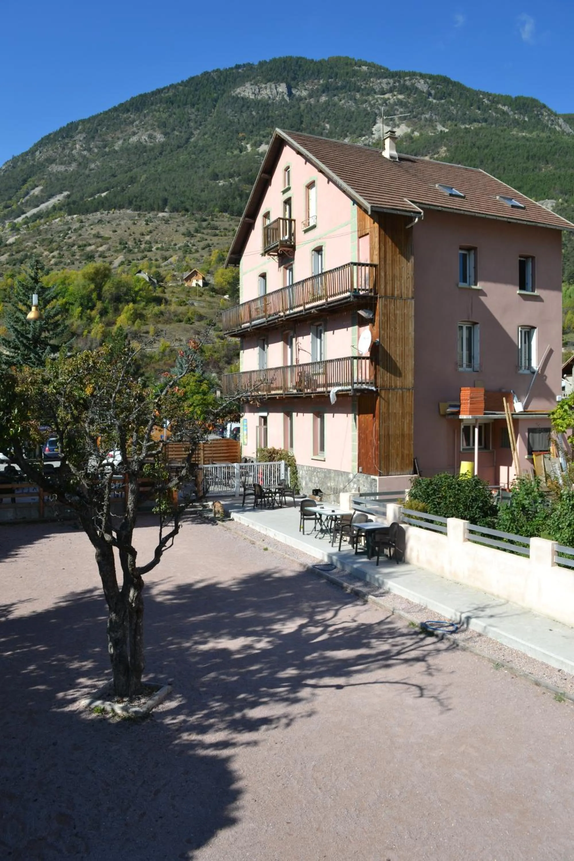 Day in Ice Rock Hotel